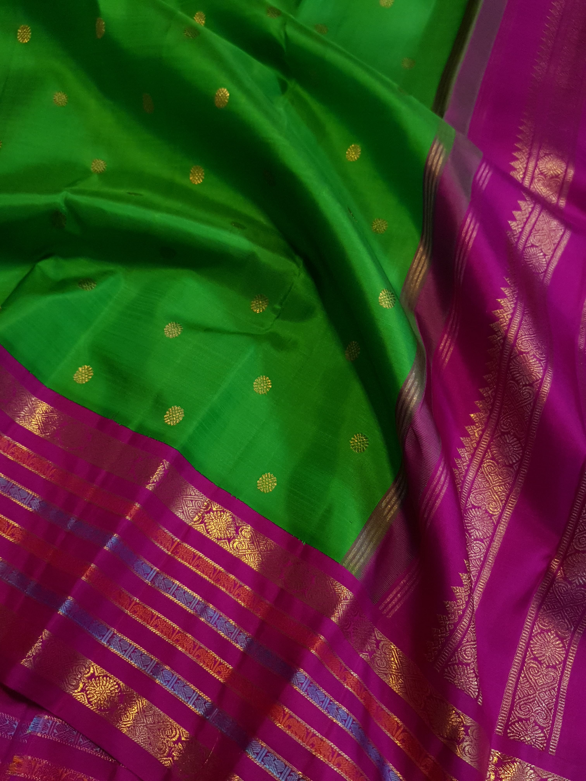 3G Pure Kanjipuram Silk Saree Parrot Green with Rani Pink Border & Gold Buttas | Prahla Silks