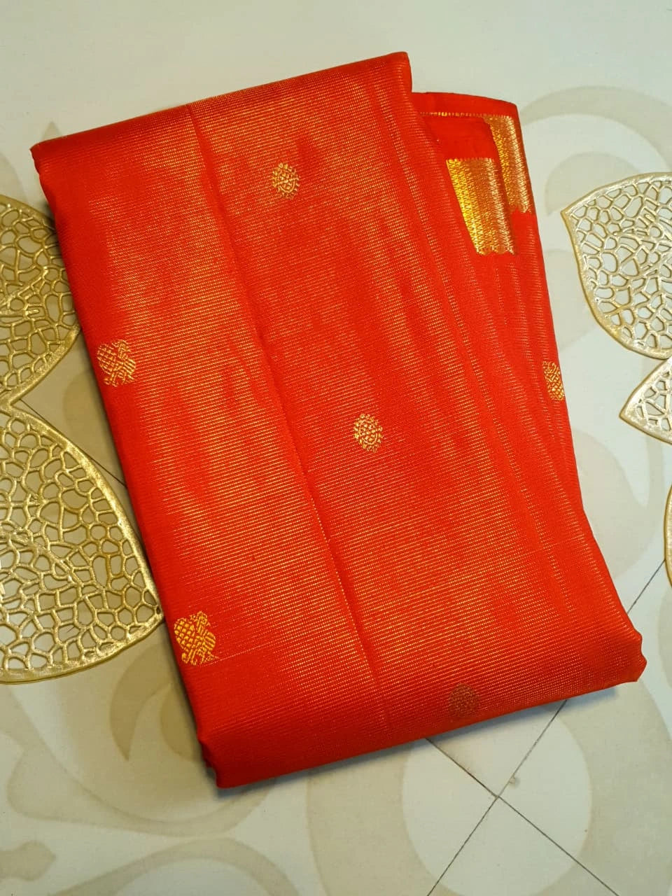 2G Pure Kanjivaram Silk Saree in Chilli Red with Gold Zari Peacock Buttas | Silkmark Certified
