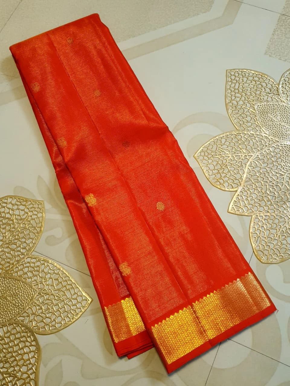 2G Pure Kanjivaram Silk Saree in Chilli Red with Gold Zari Peacock Buttas | Silkmark Certified