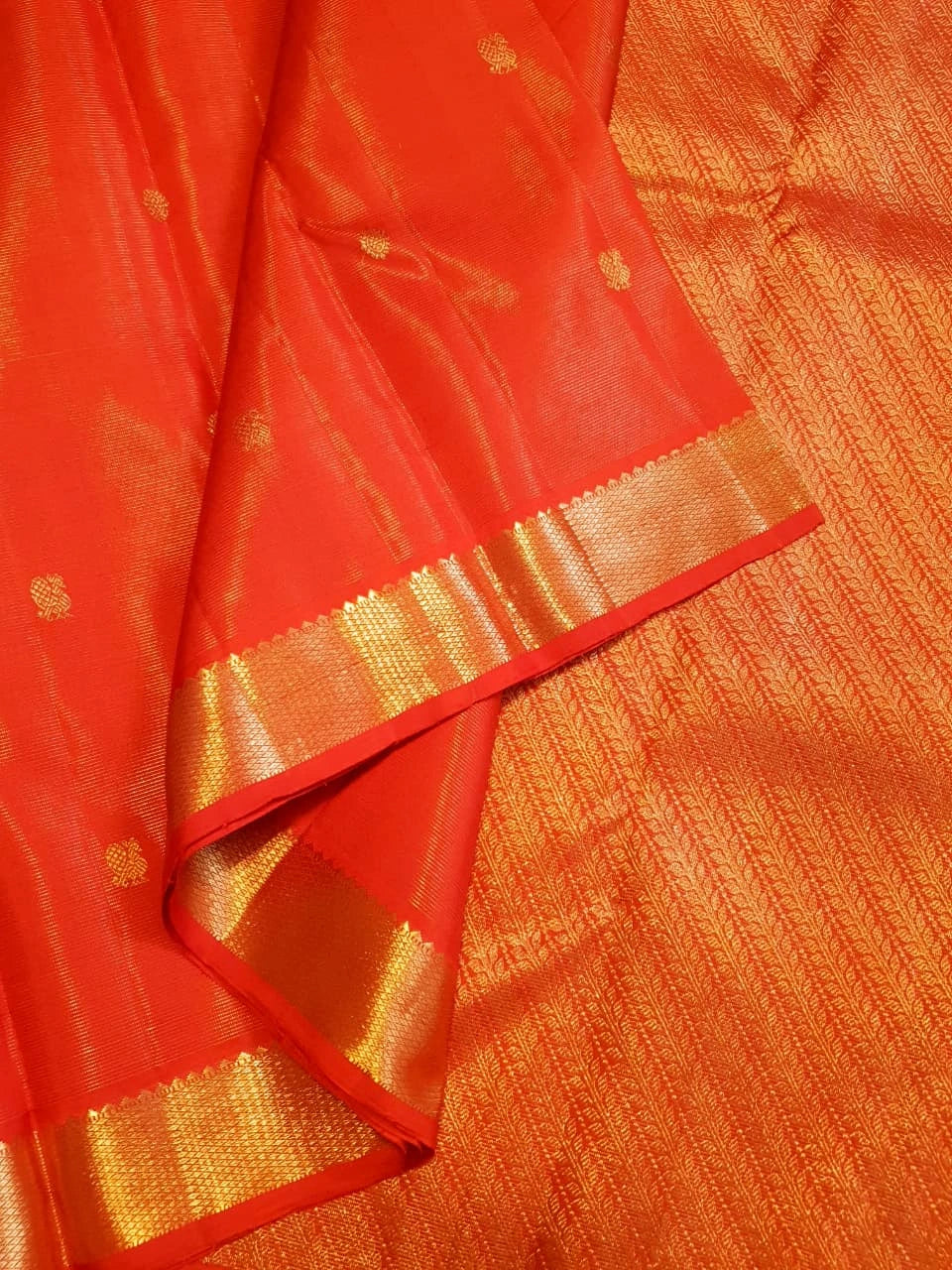 2G Pure Kanjivaram Silk Saree in Chilli Red with Gold Zari Peacock Buttas | Silkmark Certified