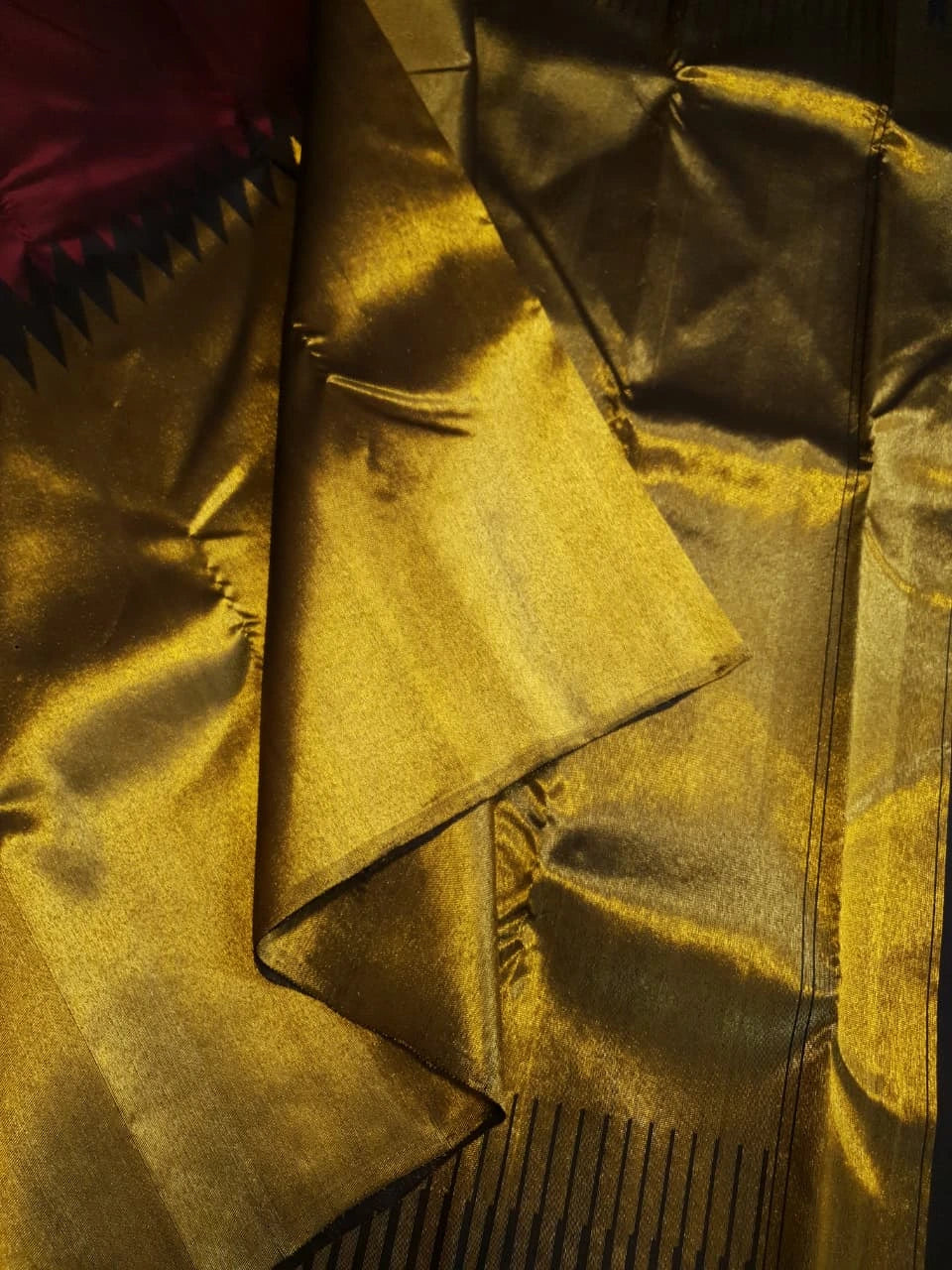 8 Kol Pure Kanjivaram Silk Saree in Deep Maroon with Rich Gold Zari Pallu and Traditional Korvai Triangle Border | Silkmark Certified