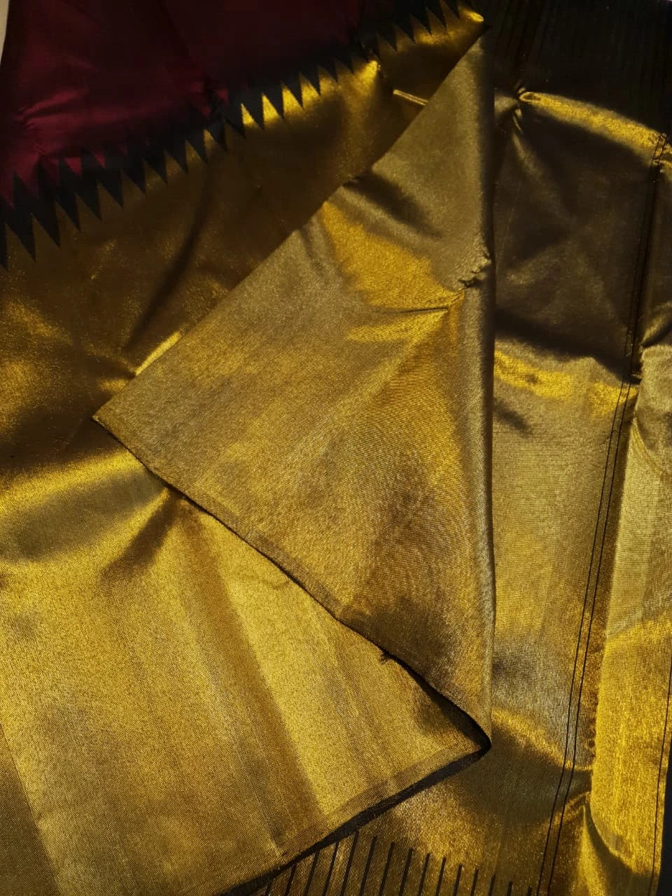 8 Kol Pure Kanjivaram Silk Saree in Deep Maroon with Rich Gold Zari Pallu and Traditional Korvai Triangle Border | Silkmark Certified
