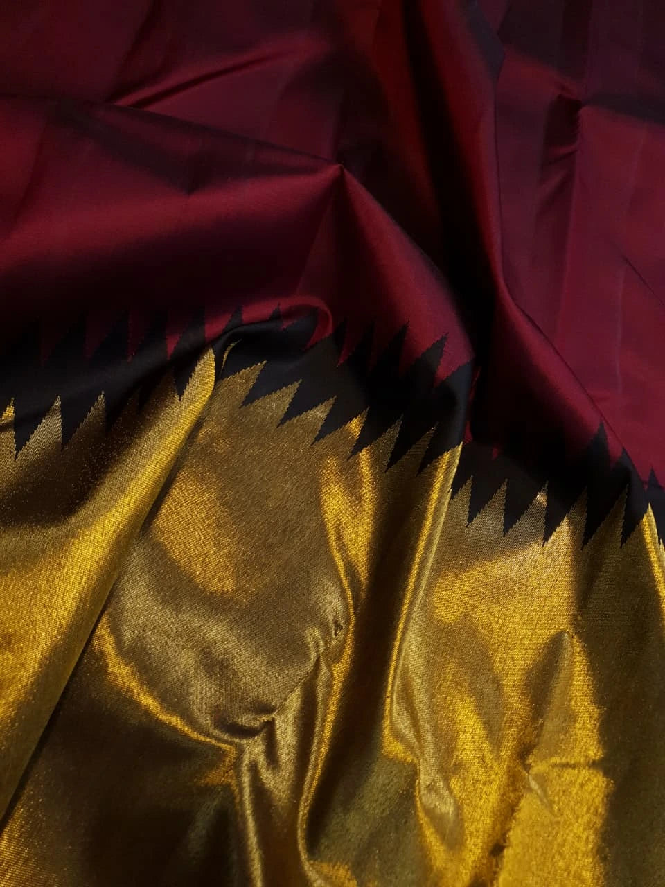 8 Kol Pure Kanjivaram Silk Saree in Deep Maroon with Rich Gold Zari Pallu and Traditional Korvai Triangle Border | Silkmark Certified