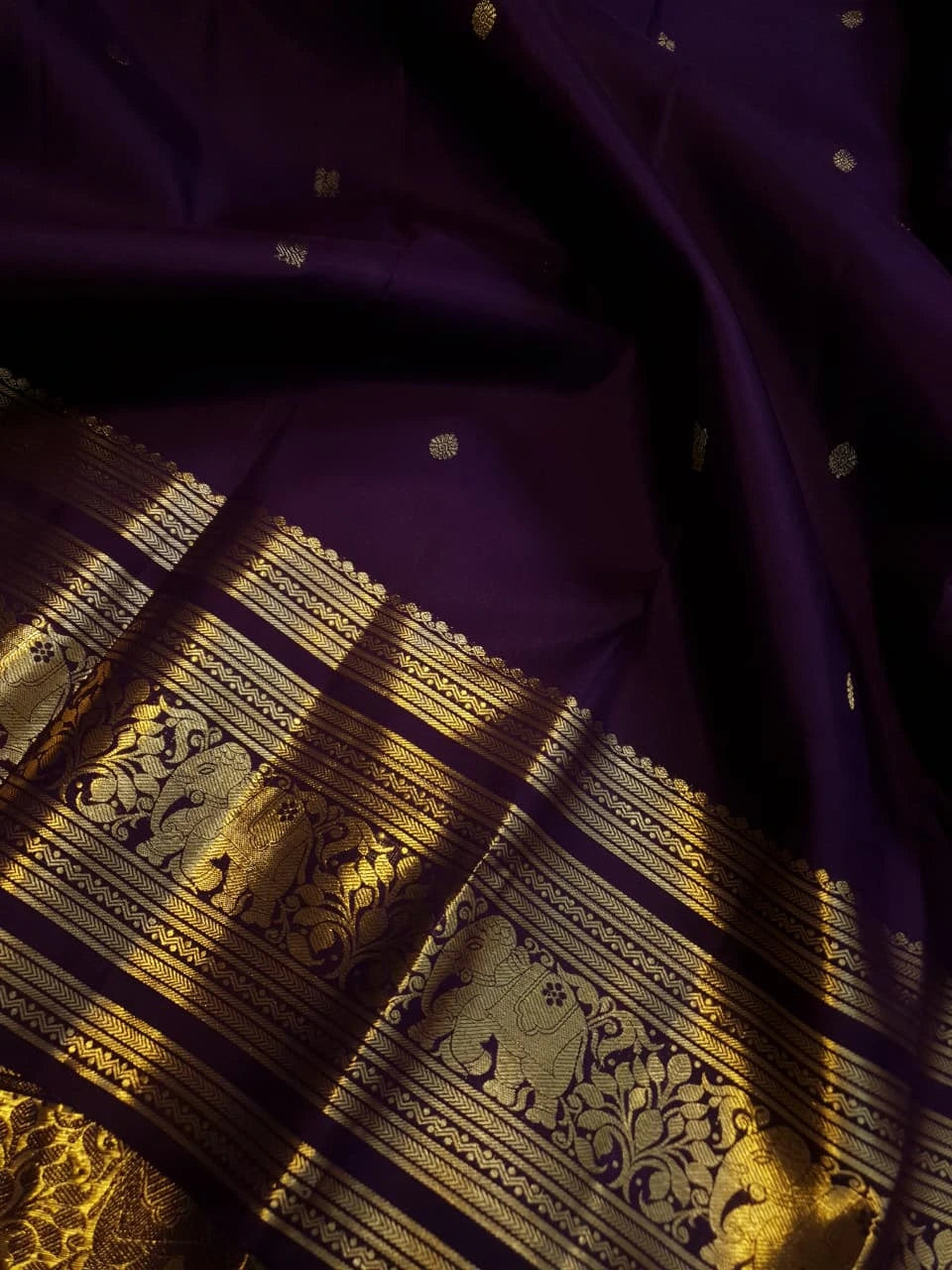 2G Pure Kanjivaram Silk Saree in Deep Purple with Rich Gold Zari Elephant Border and Traditional Buttas | Silkmark Certified
