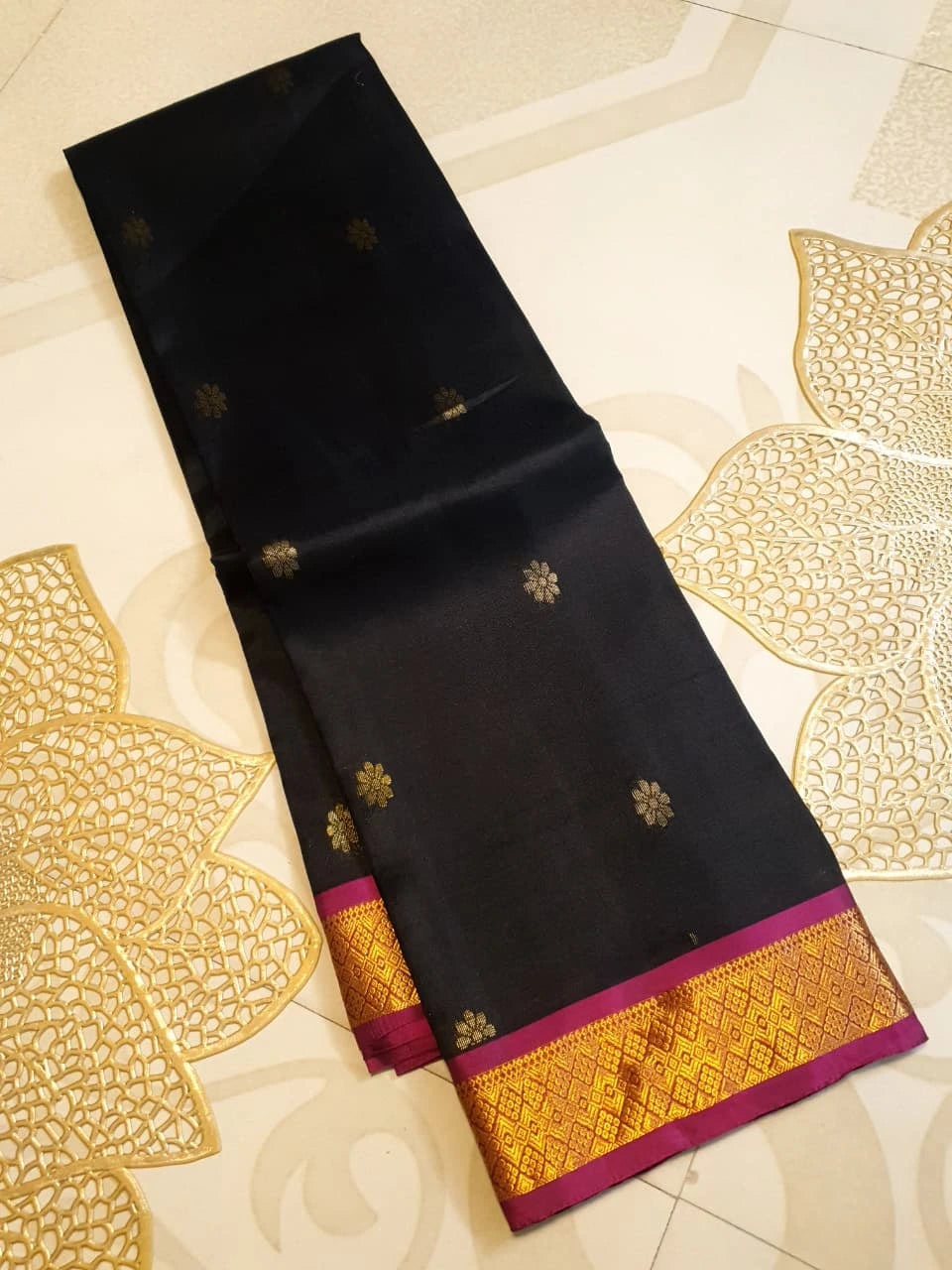 Lightweight Kanjivaram Silk Saree with Rich Pallu & Blouse | Perfect for Gifting | Traditional Silk Saree - Black