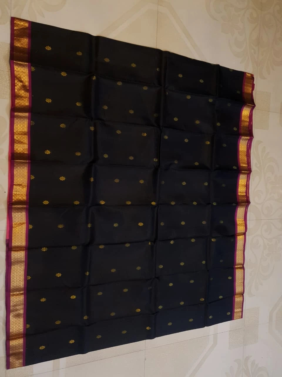 Lightweight Kanjivaram Silk Saree with Rich Pallu & Blouse | Perfect for Gifting | Traditional Silk Saree - Black