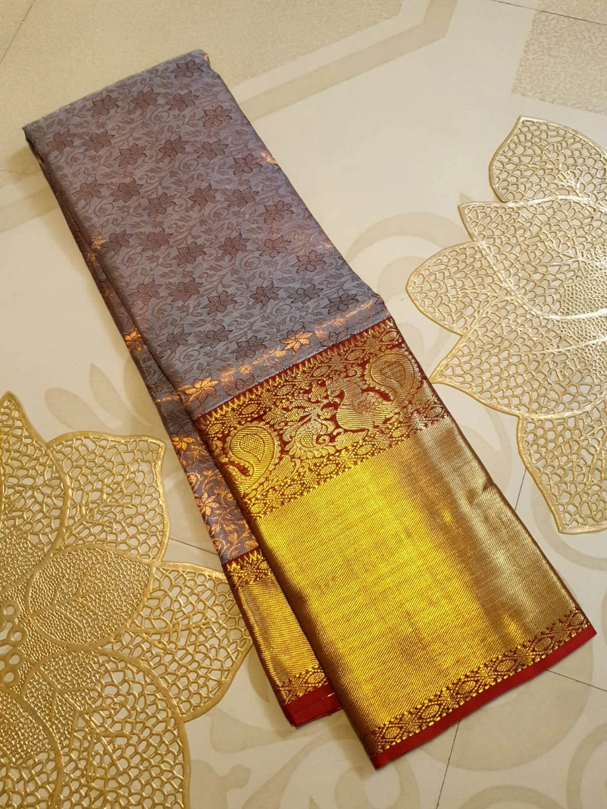 2G Pure Kanjivaram Silk Saree in Grey with rustic red | Silkmark Certified