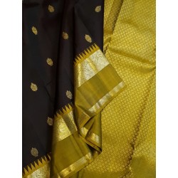 2Gram Knjivaram Pure Silk - Black Colour Gold Barder