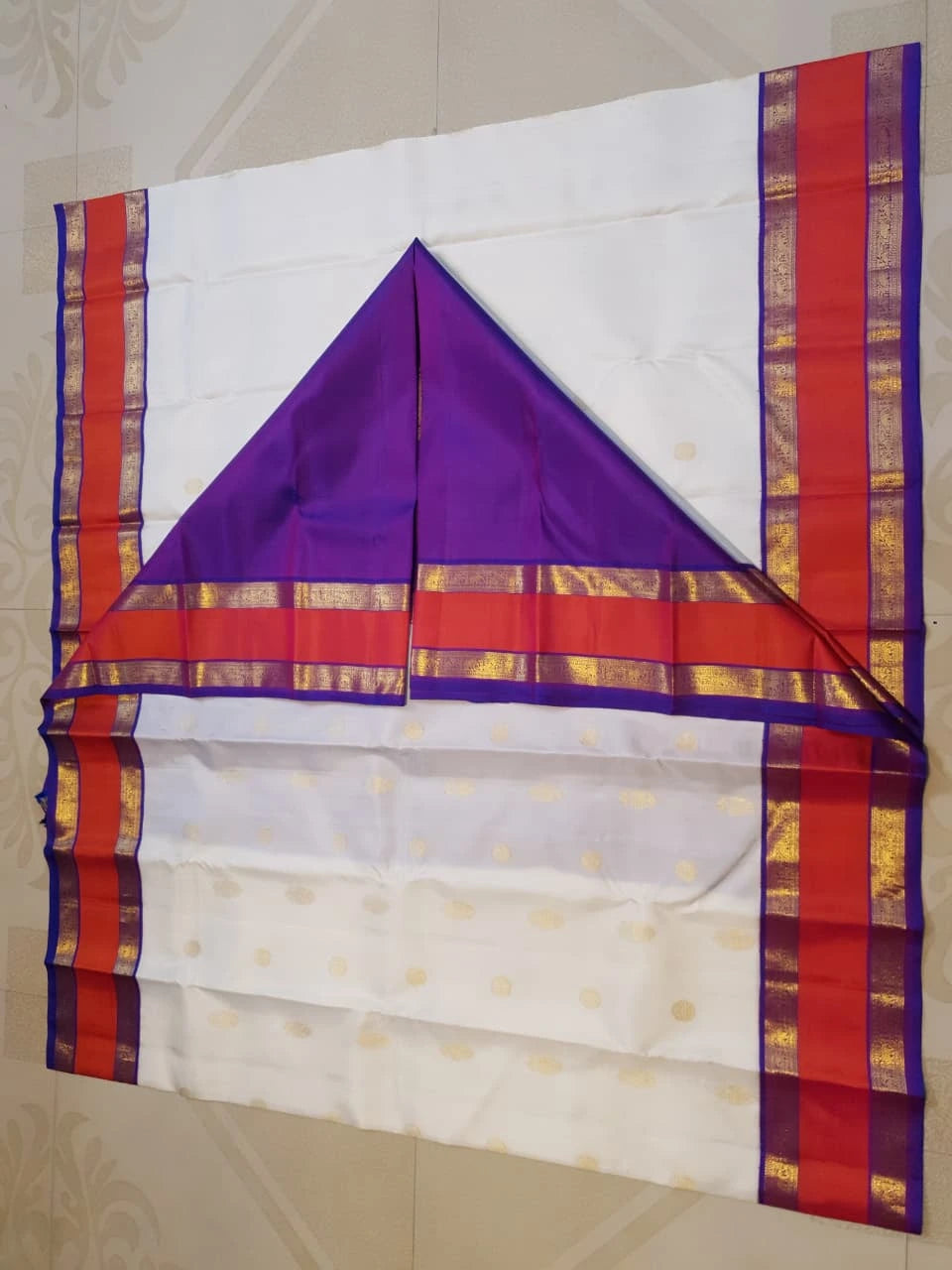 2G Pure Kanjivaram Silk Saree with White Bright Red & Royal Blue Zari Border and Gold Butta | Silkmark Certified