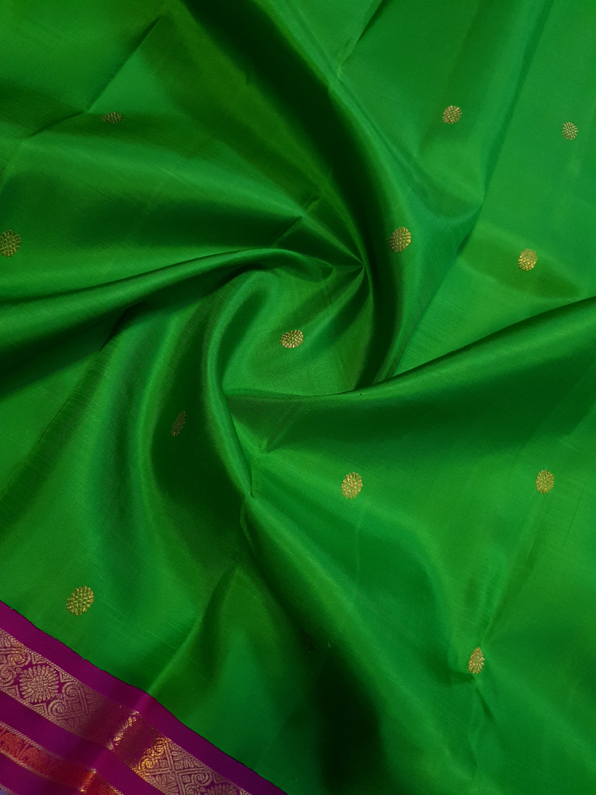 3G Pure Kanjipuram Silk Saree Parrot Green with Rani Pink Border & Gold Buttas | Prahla Silks