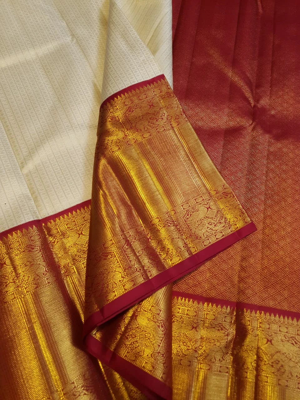 2G Pure Korvai Kanjivaram  Silk Saree in Cream with Red Contrast Border & Rich Gold Zari Peacock Design | Prahla Silks