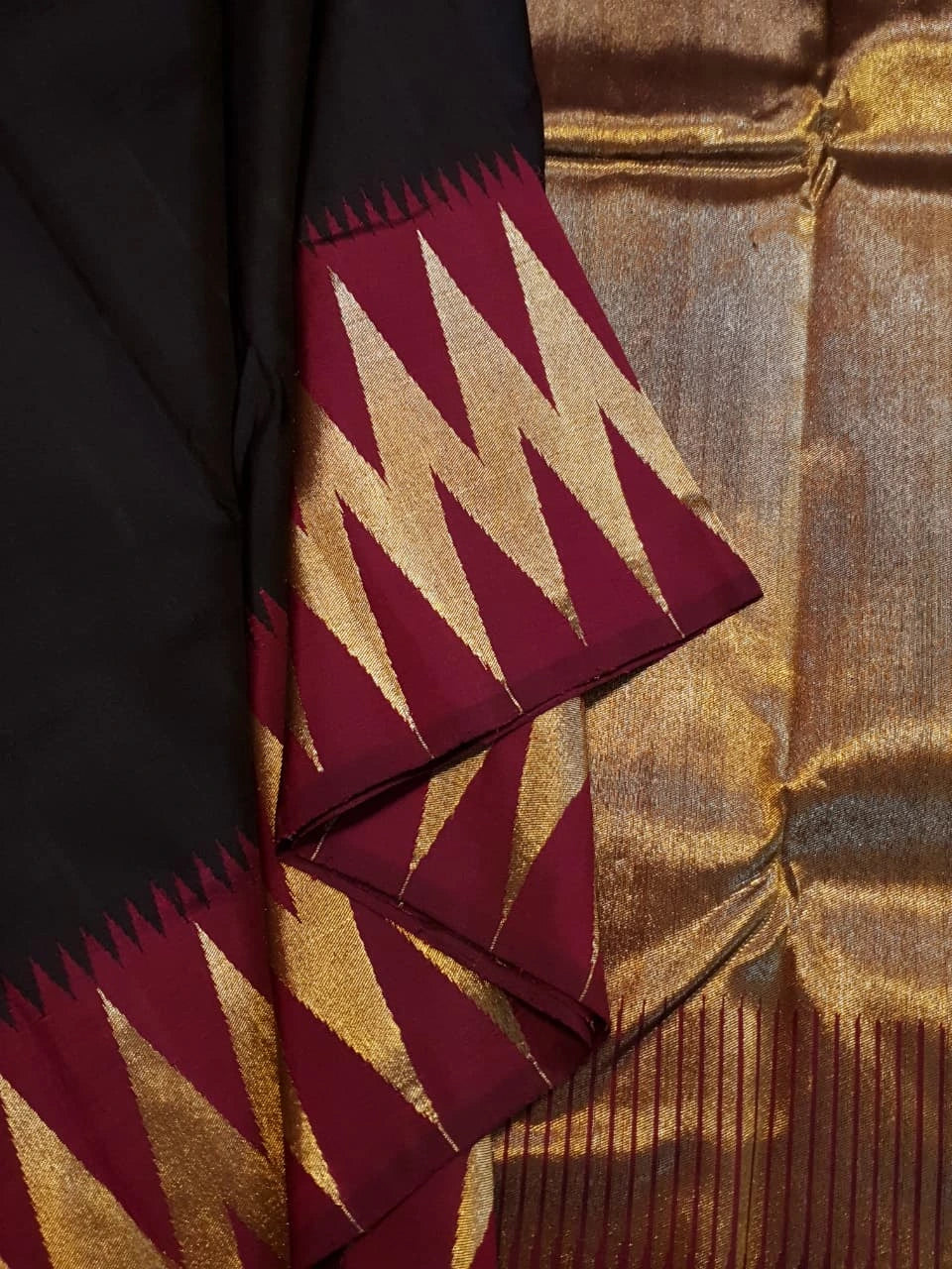 2G Pure Black & Maroon Kanjivaram Silk Saree with Zig-Zag Pure Zari Border