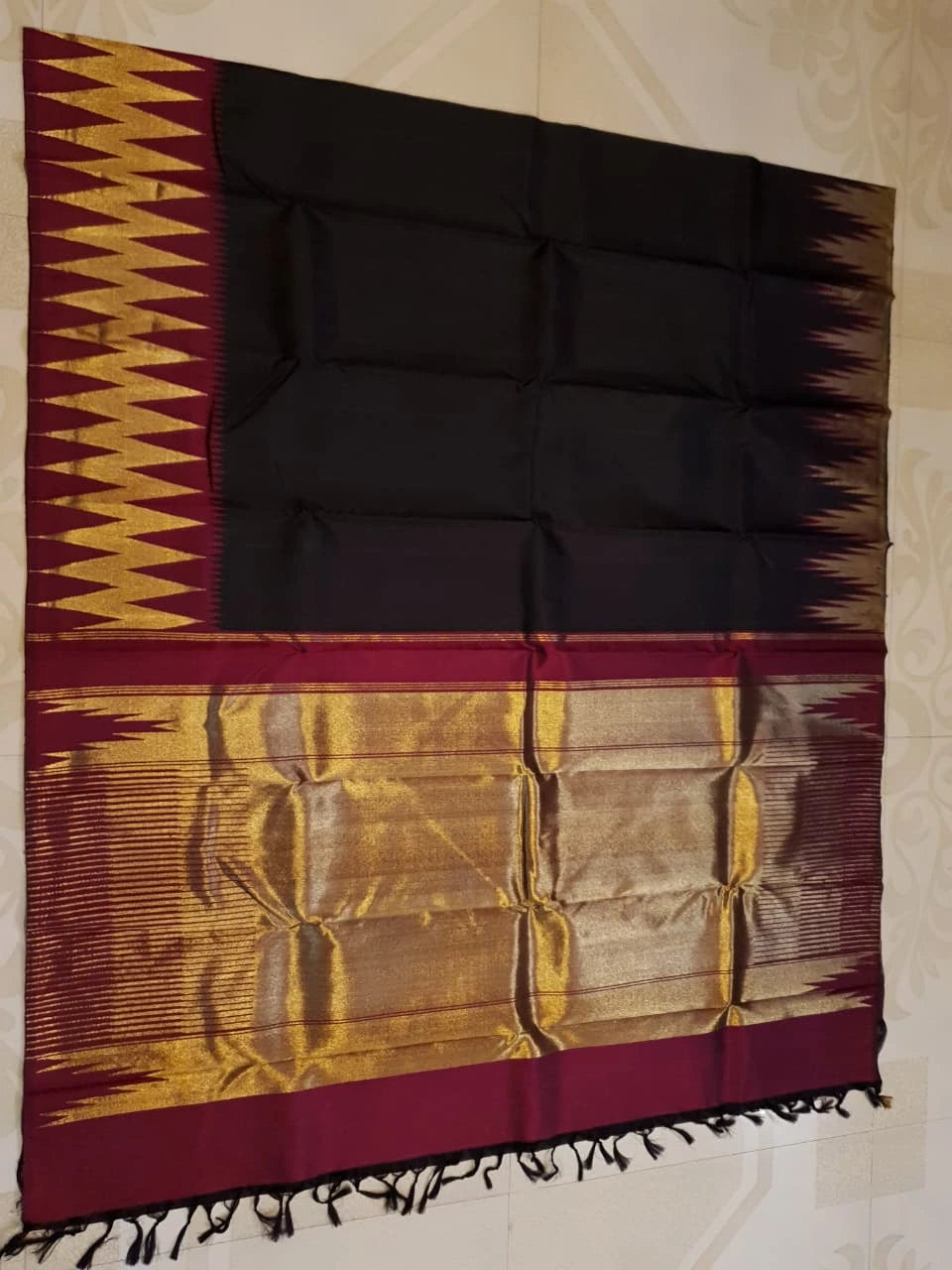 2G Pure Black & Maroon Kanjivaram Silk Saree with Zig-Zag Pure Zari Border