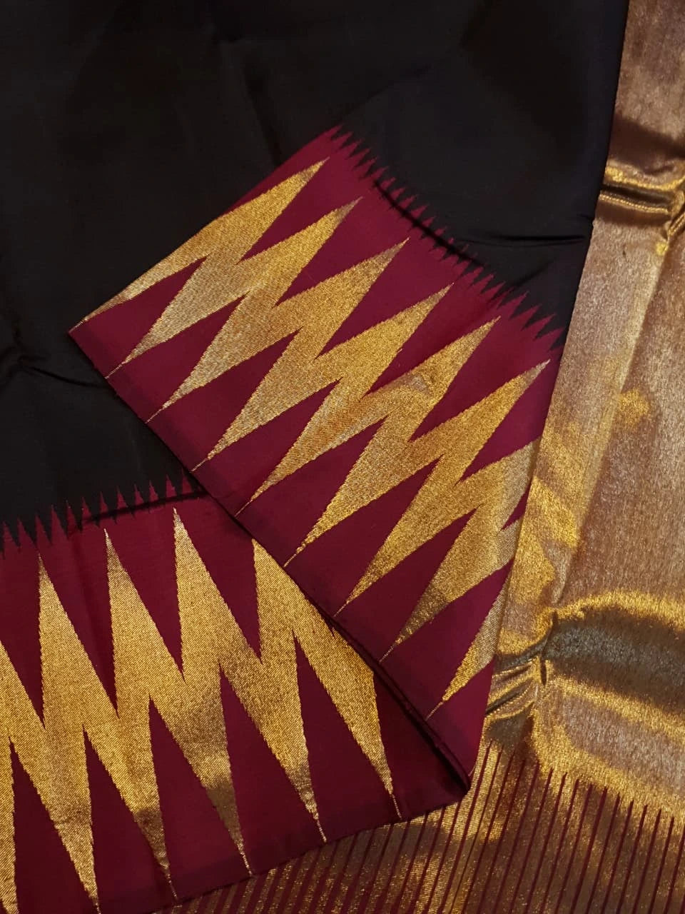 2G Pure Black & Maroon Kanjivaram Silk Saree with Zig-Zag Pure Zari Border