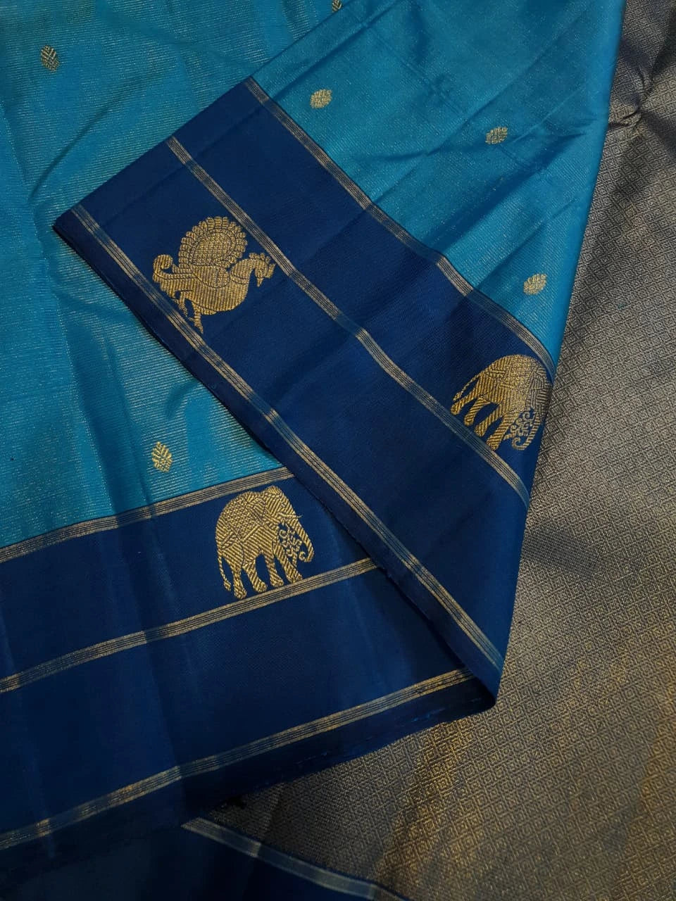 2G Pure Kanjivaram Silk Saree in Turquoise Blue with Navy Blue Elephant Zari Border & Small Zari Buttas | Silkmark Certified