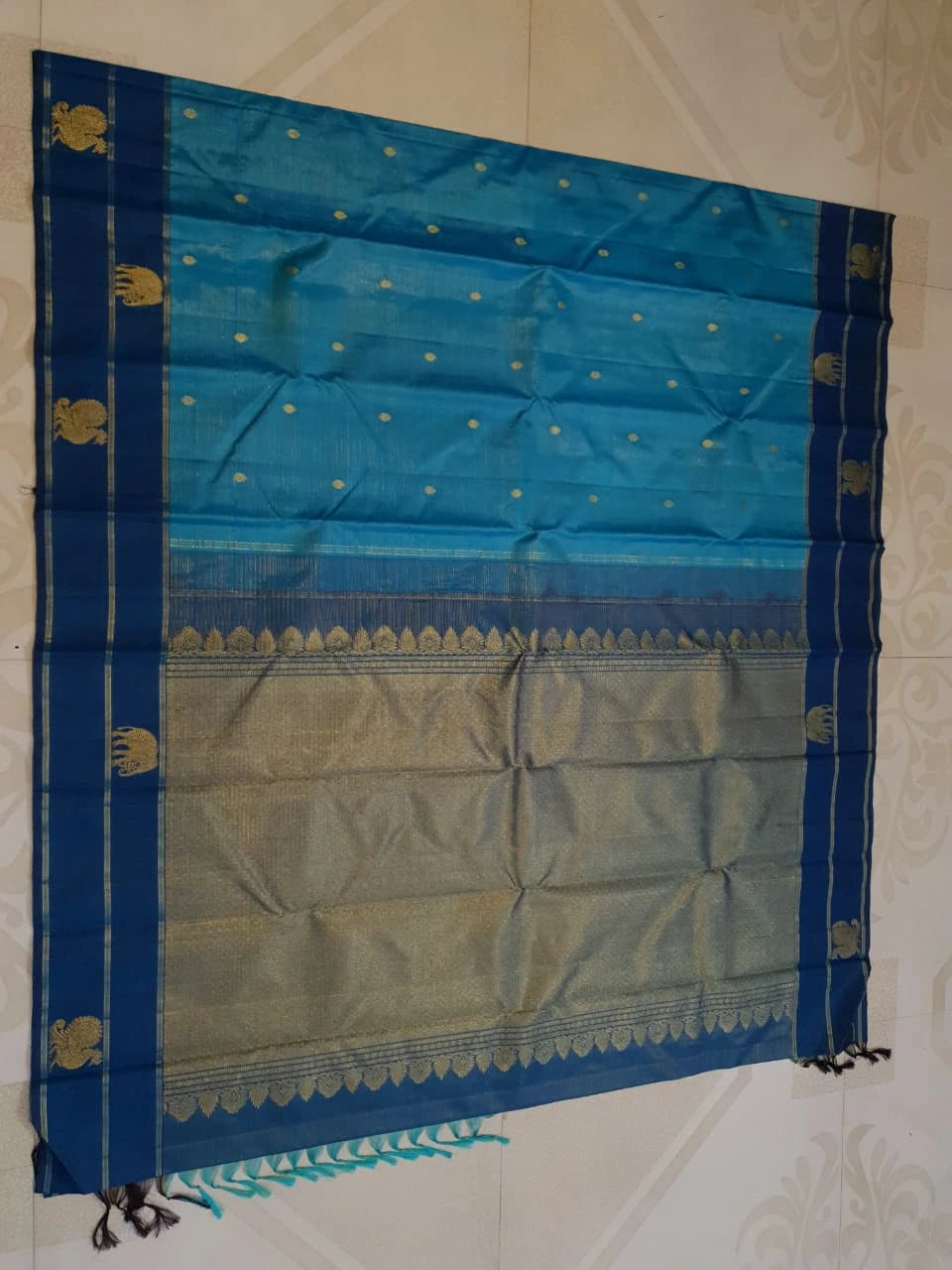 2G Pure Kanjivaram Silk Saree in Turquoise Blue with Navy Blue Elephant Zari Border & Small Zari Buttas | Silkmark Certified