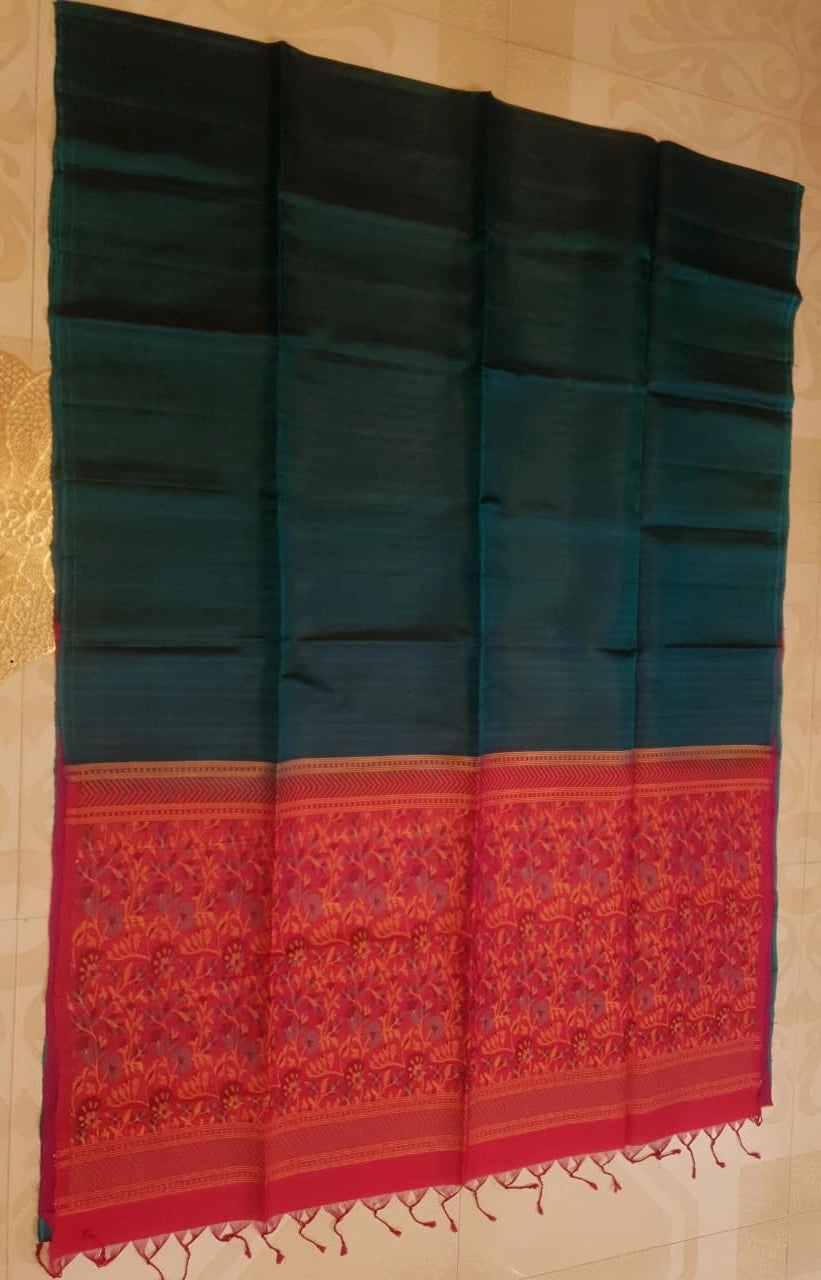 Elegant Kanchi Soft Silk Saree with Plain Border & Exclusive Floral Pallu | Silkmark Certified - Dark Green