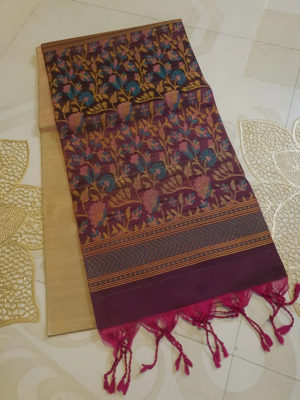 Elegant Kanchi Soft Silk Saree with Plain Border & Exclusive Floral Pallu | Silkmark Certified - Elachi Green