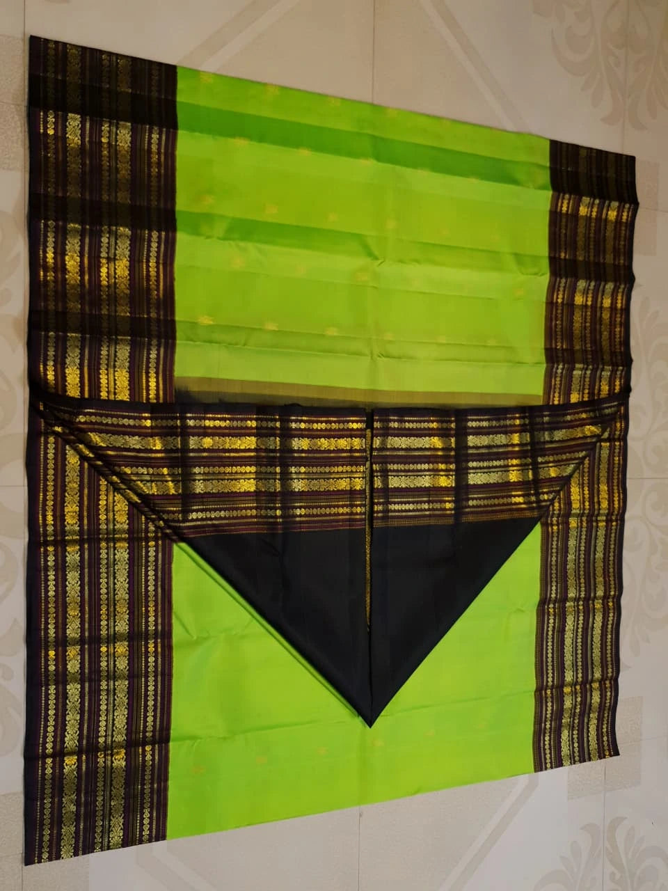 2G Pure Korvai  Kanjivaram Silk Saree in Parrot Green with Black Floral Zari Border | Silkmark Certified