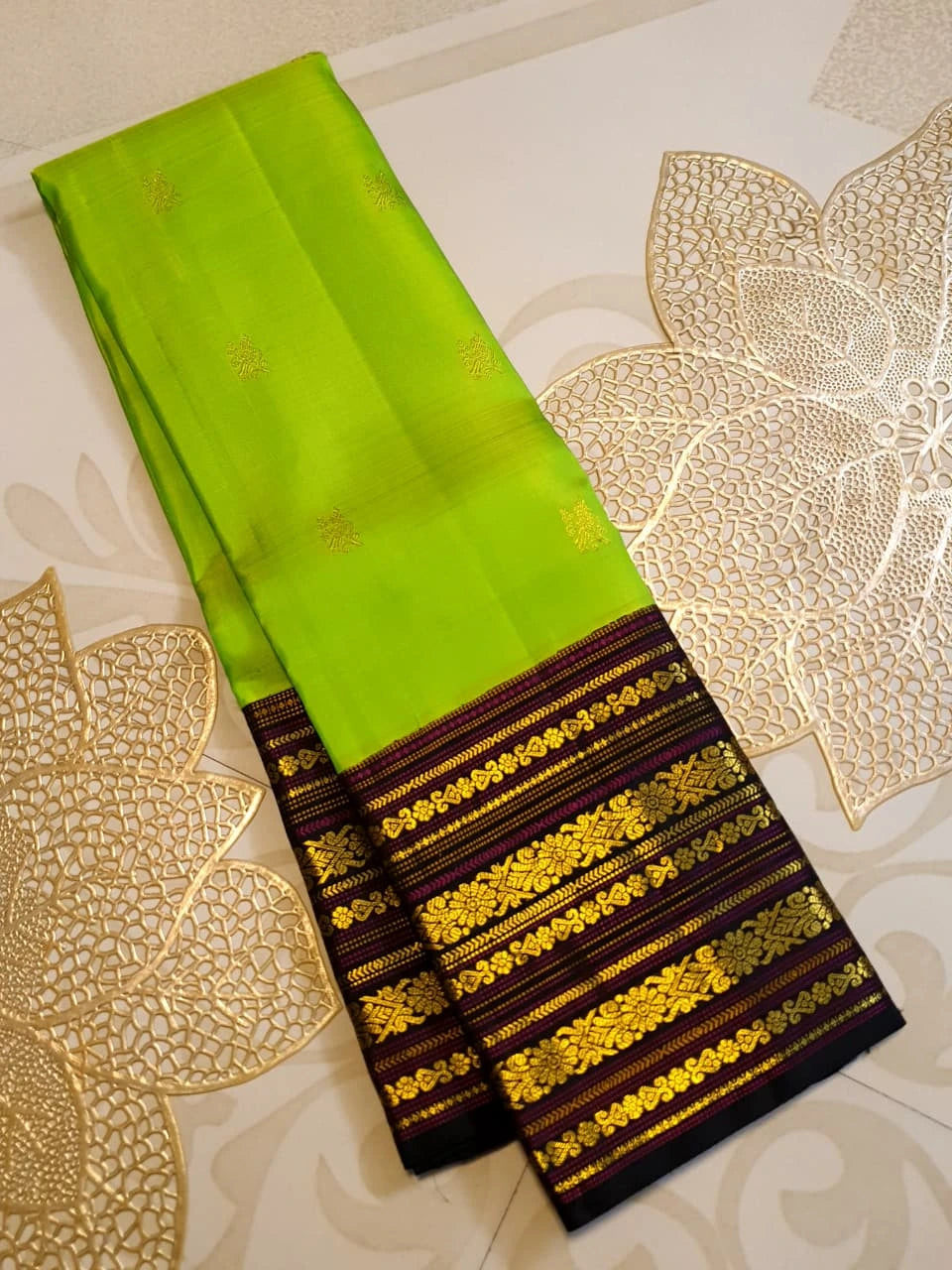 2G Pure Korvai  Kanjivaram Silk Saree in Parrot Green with Black Floral Zari Border | Silkmark Certified