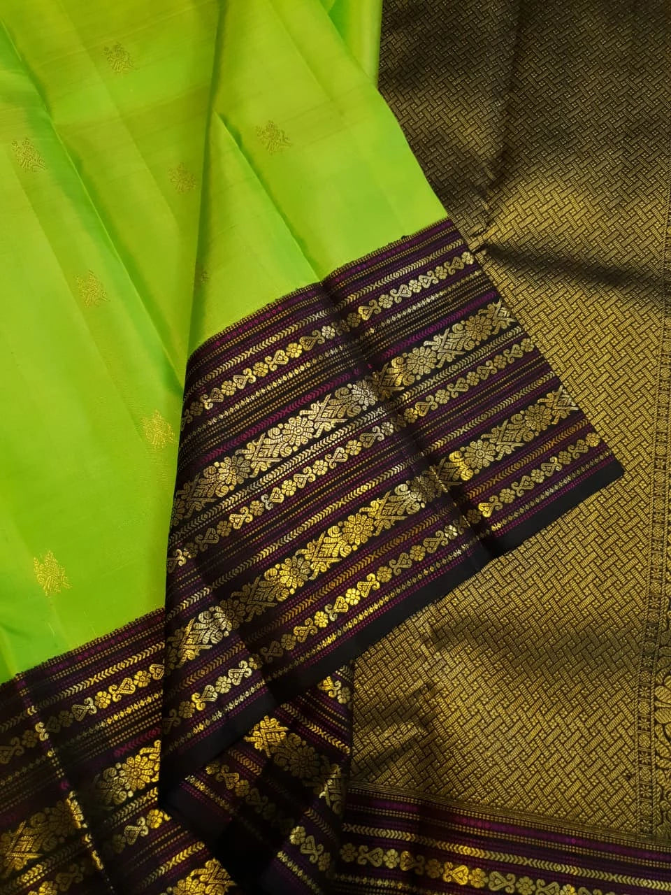 2G Pure Korvai  Kanjivaram Silk Saree in Parrot Green with Black Floral Zari Border | Silkmark Certified