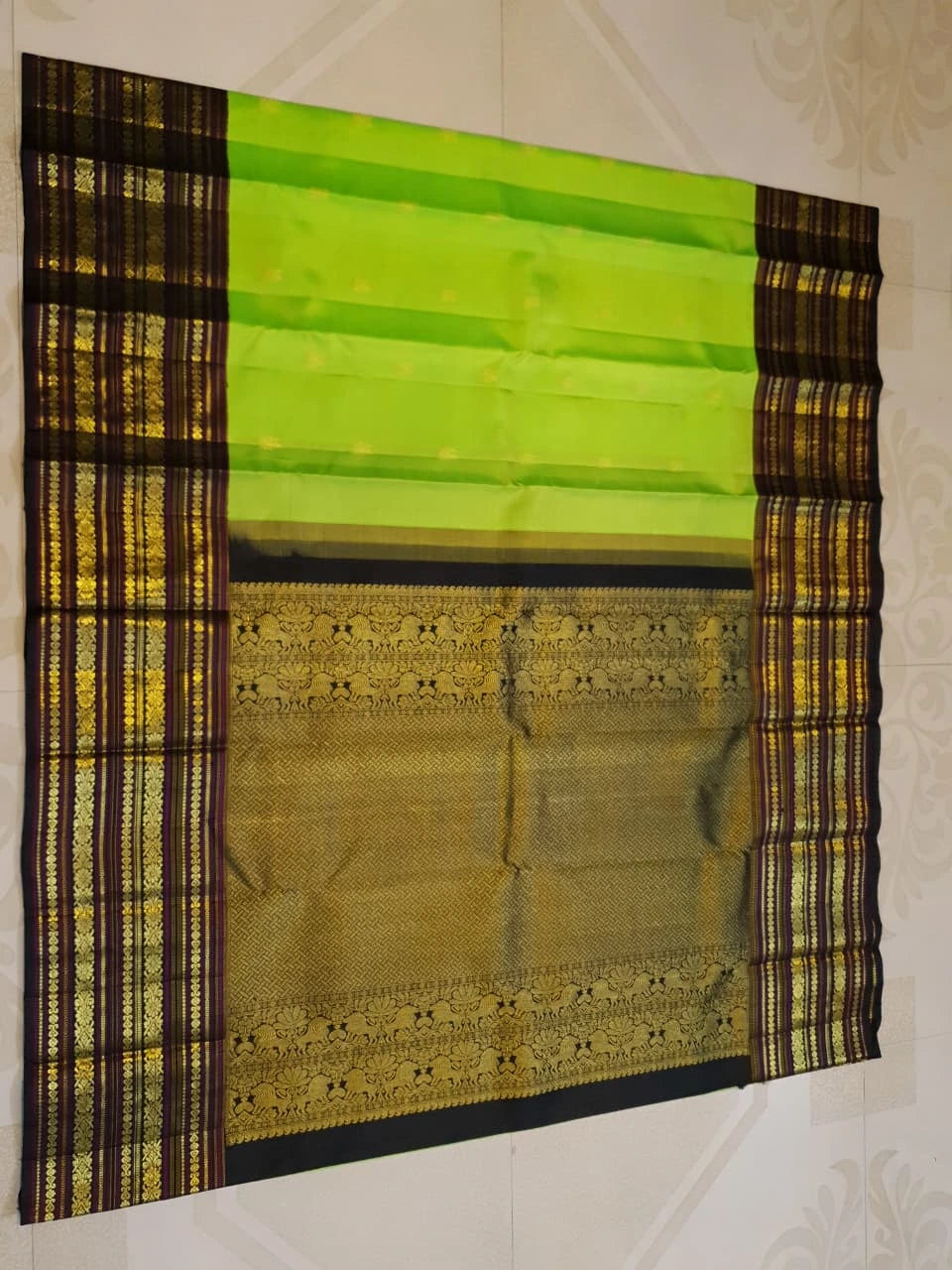2G Pure Korvai  Kanjivaram Silk Saree in Parrot Green with Black Floral Zari Border | Silkmark Certified