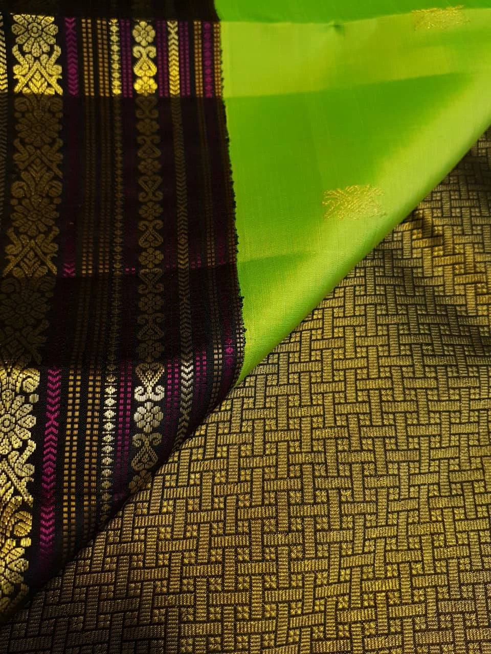 2G Pure Korvai  Kanjivaram Silk Saree in Parrot Green with Black Floral Zari Border | Silkmark Certified