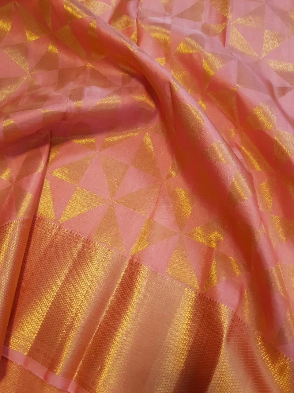 2G Pure Kanjivaram Silk Saree in Peach Pink with Geometric Gold Zari  Border & Rich Gold Zari Pallu | Silkmark Certified