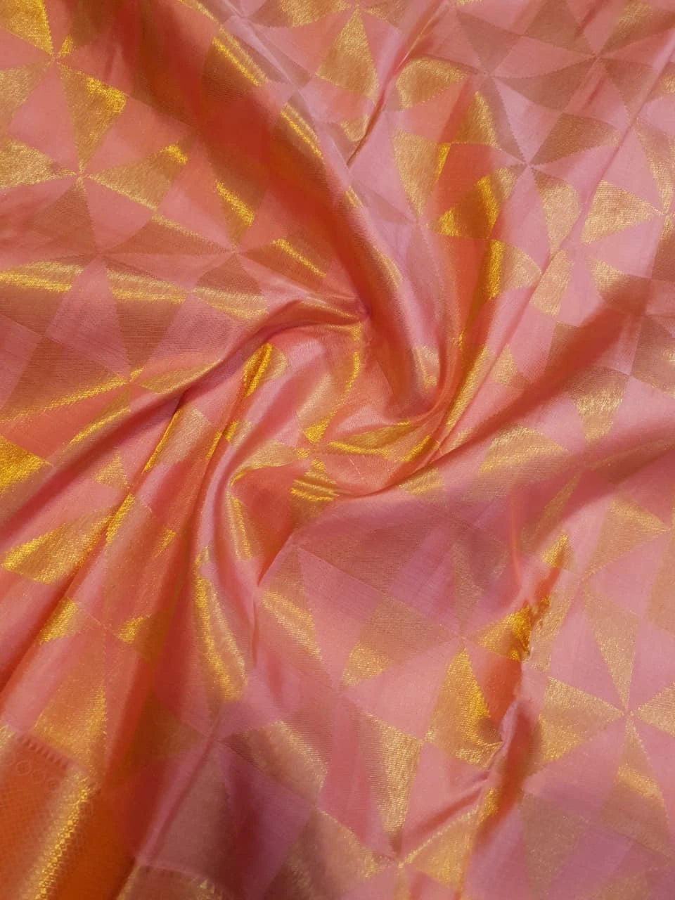 2G Pure Kanjivaram Silk Saree in Peach Pink with Geometric Gold Zari  Border & Rich Gold Zari Pallu | Silkmark Certified
