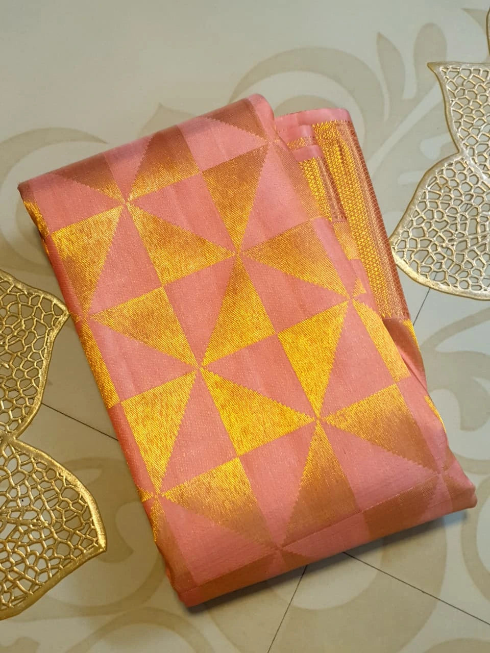 2G Pure Kanjivaram Silk Saree in Peach Pink with Geometric Gold Zari  Border & Rich Gold Zari Pallu | Silkmark Certified
