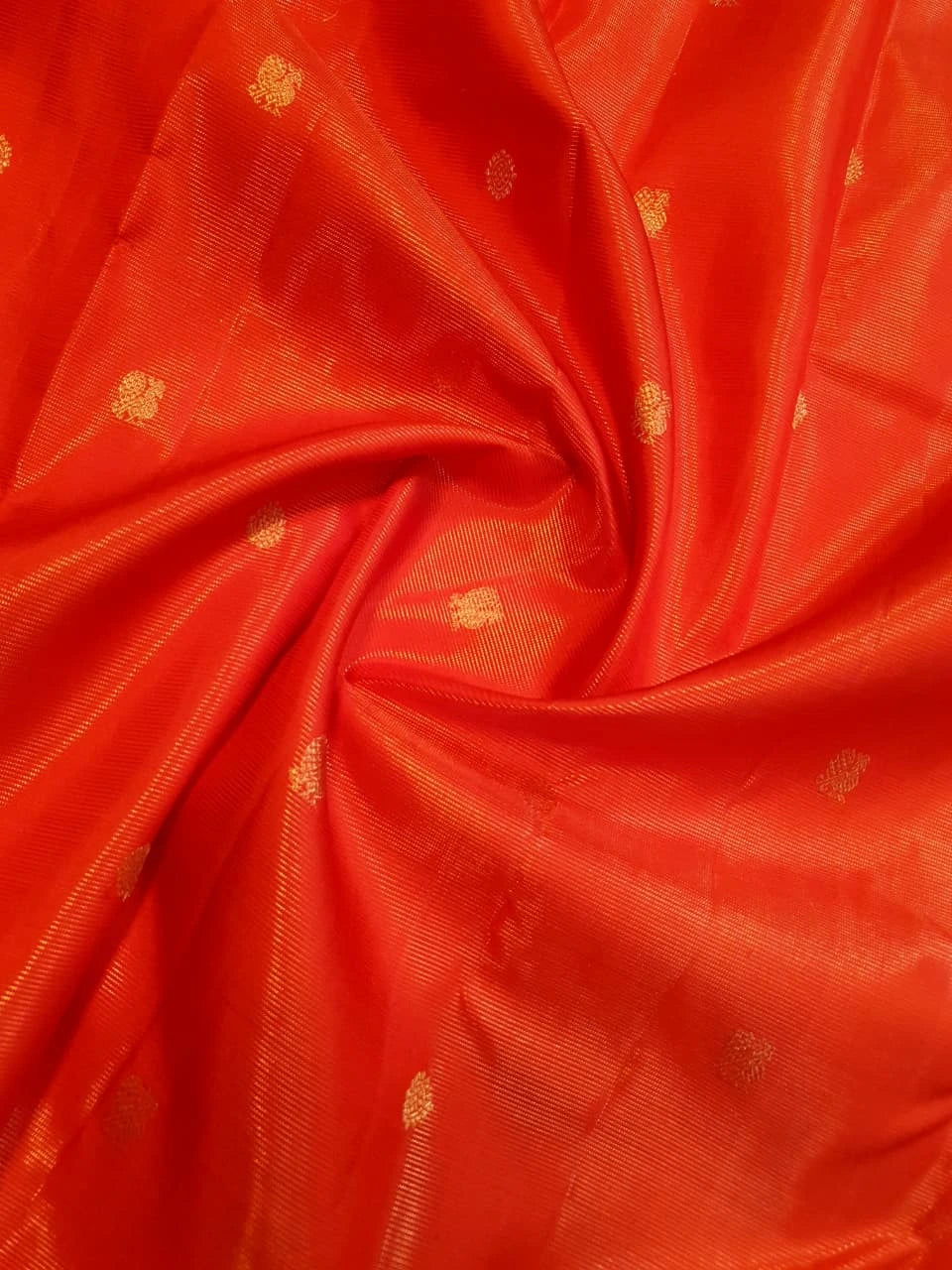 2G Pure Kanjivaram Silk Saree in Chilli Red with Gold Zari Peacock Buttas | Silkmark Certified