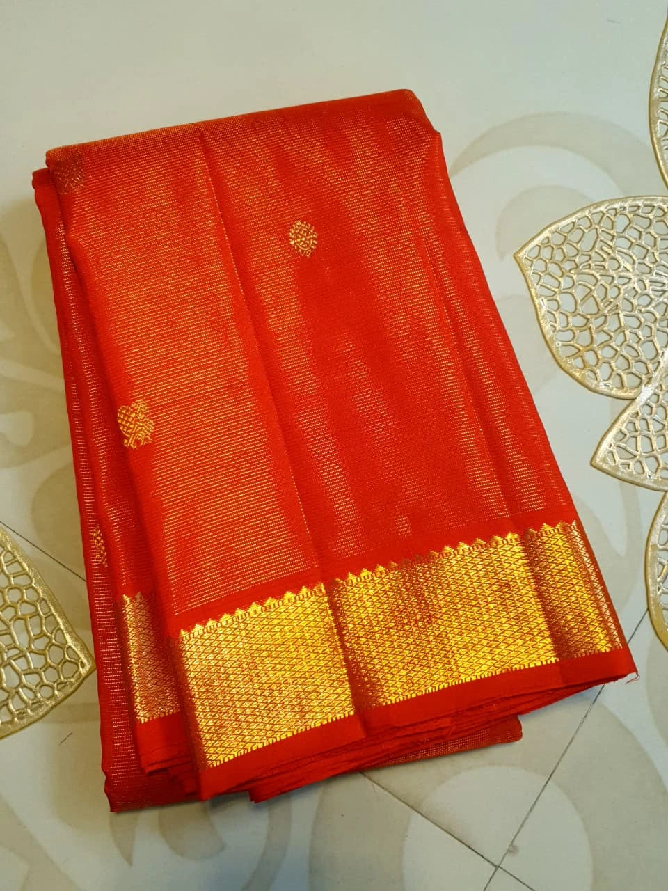 2G Pure Kanjivaram Silk Saree in Chilli Red with Gold Zari Peacock Buttas | Silkmark Certified