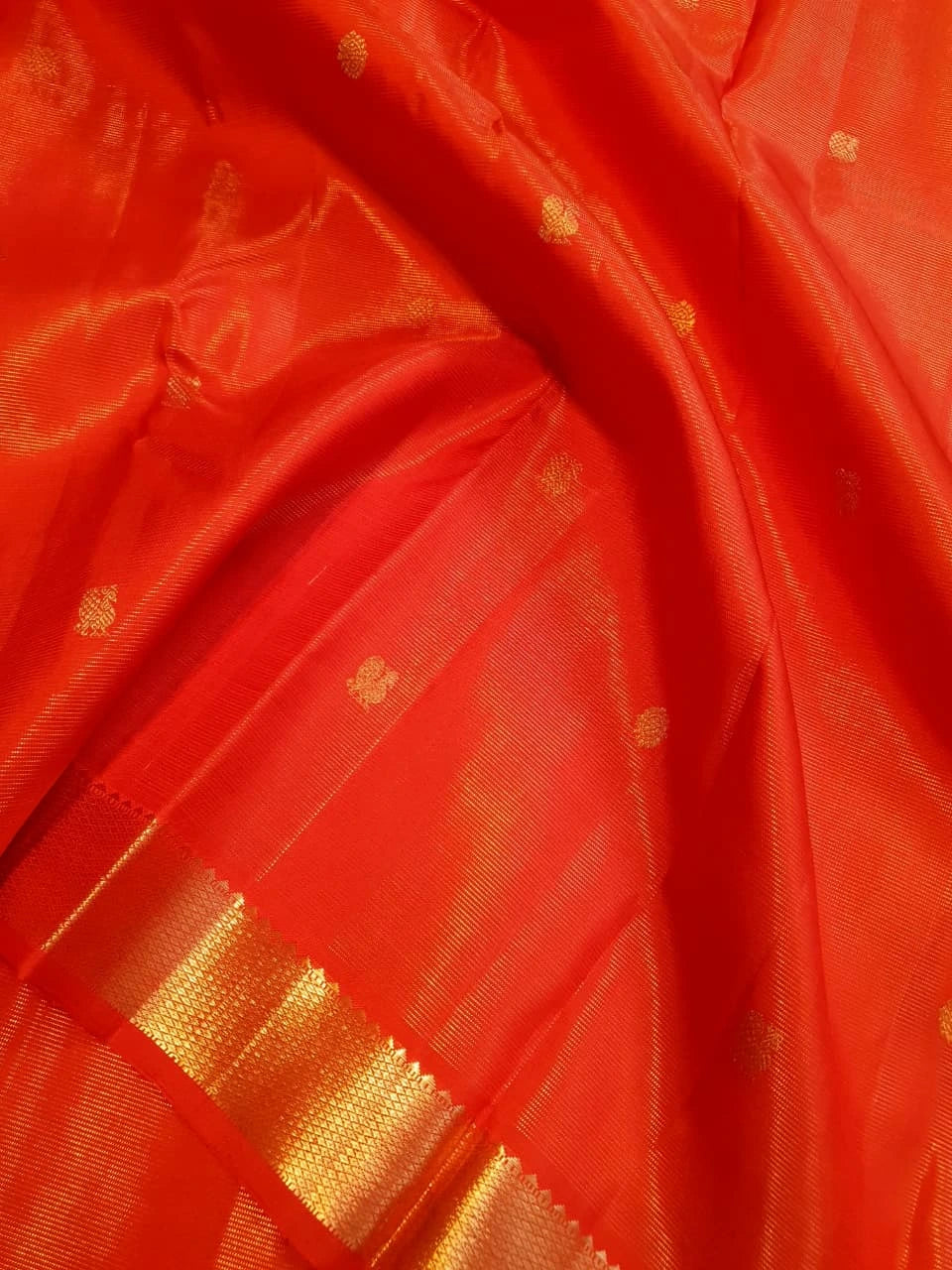 2G Pure Kanjivaram Silk Saree in Chilli Red with Gold Zari Peacock Buttas | Silkmark Certified