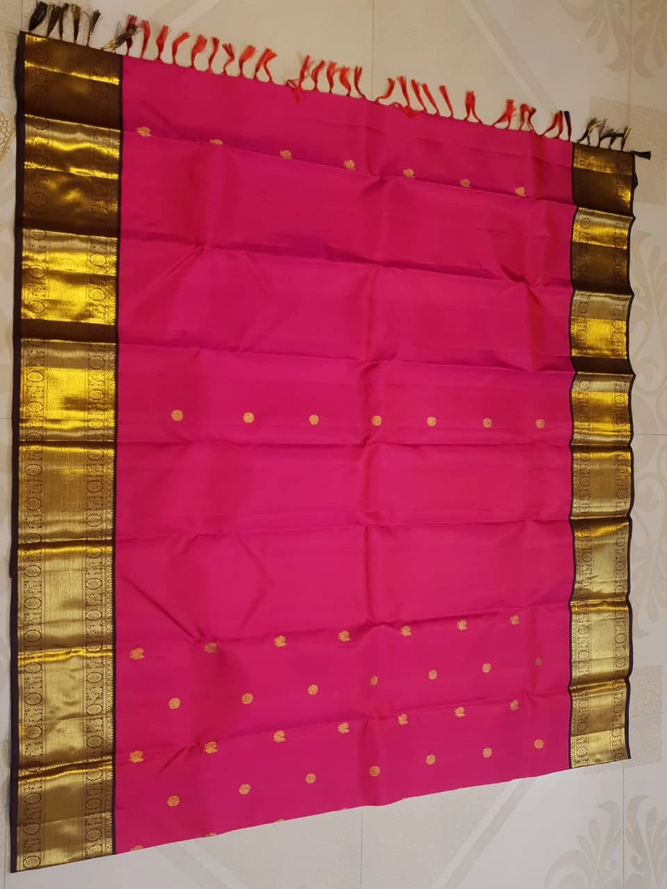 2G Pure Korvai  Kanjivaram Silk Saree in Rani Pink with Brown Antique Gold Zari Peacock Butta Border and Buttas | Silkmark Certified