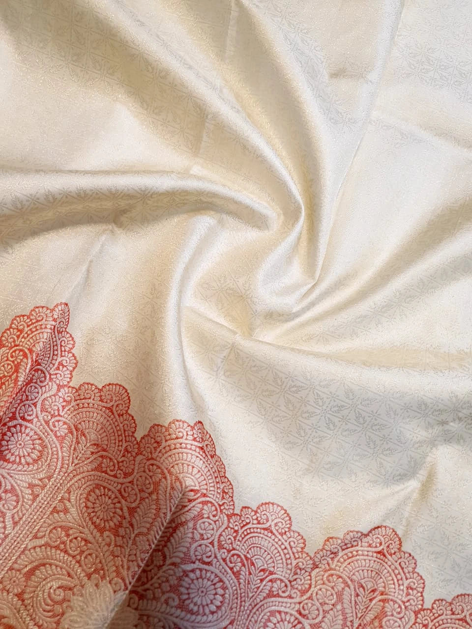 2G Pure Kanjivaram Silk Saree in Ivory White with Peach Floral Paisley Zari Border | Silkmark Certified