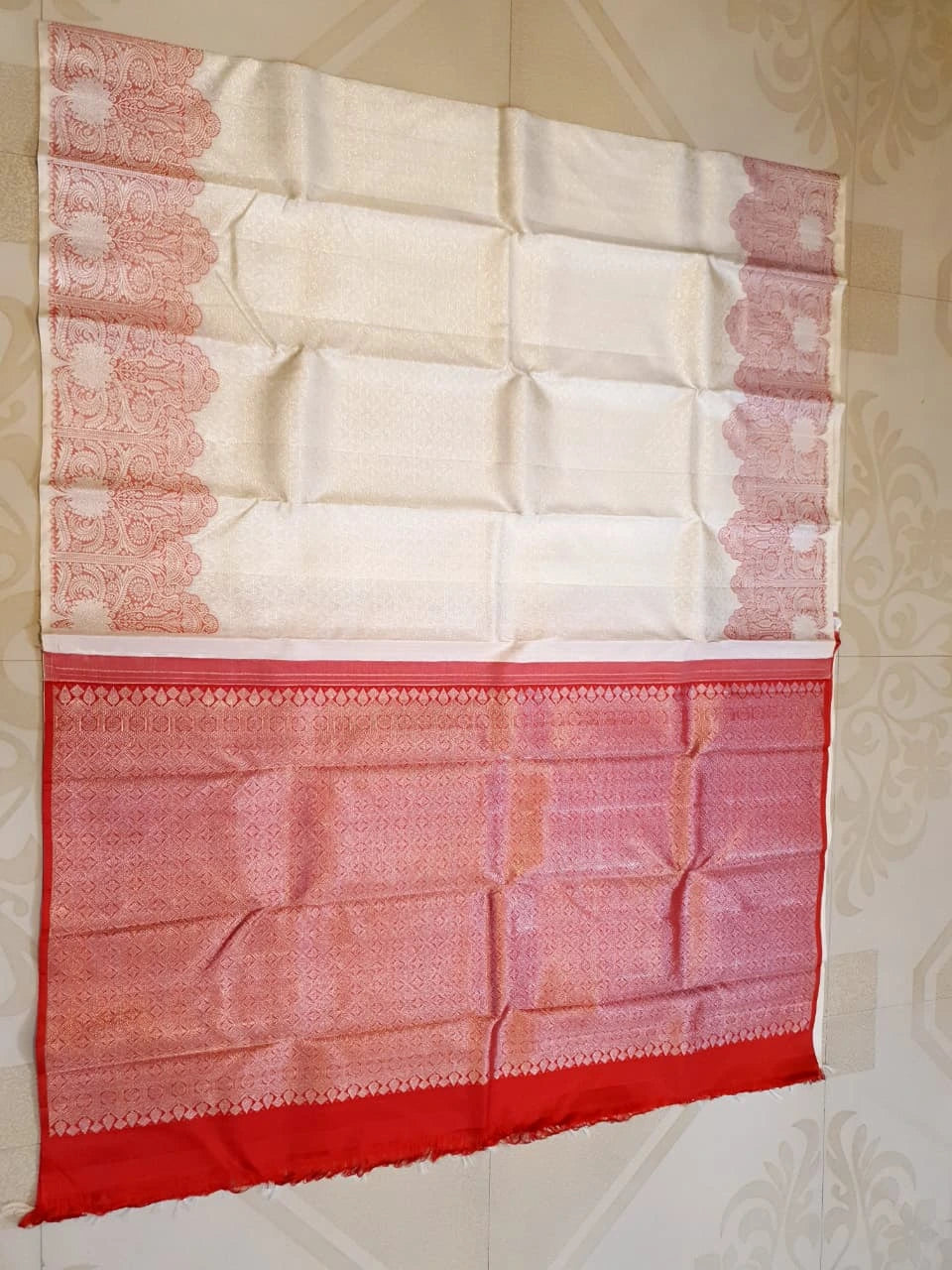 2G Pure Kanjivaram Silk Saree in Ivory White with Peach Floral Paisley Zari Border | Silkmark Certified
