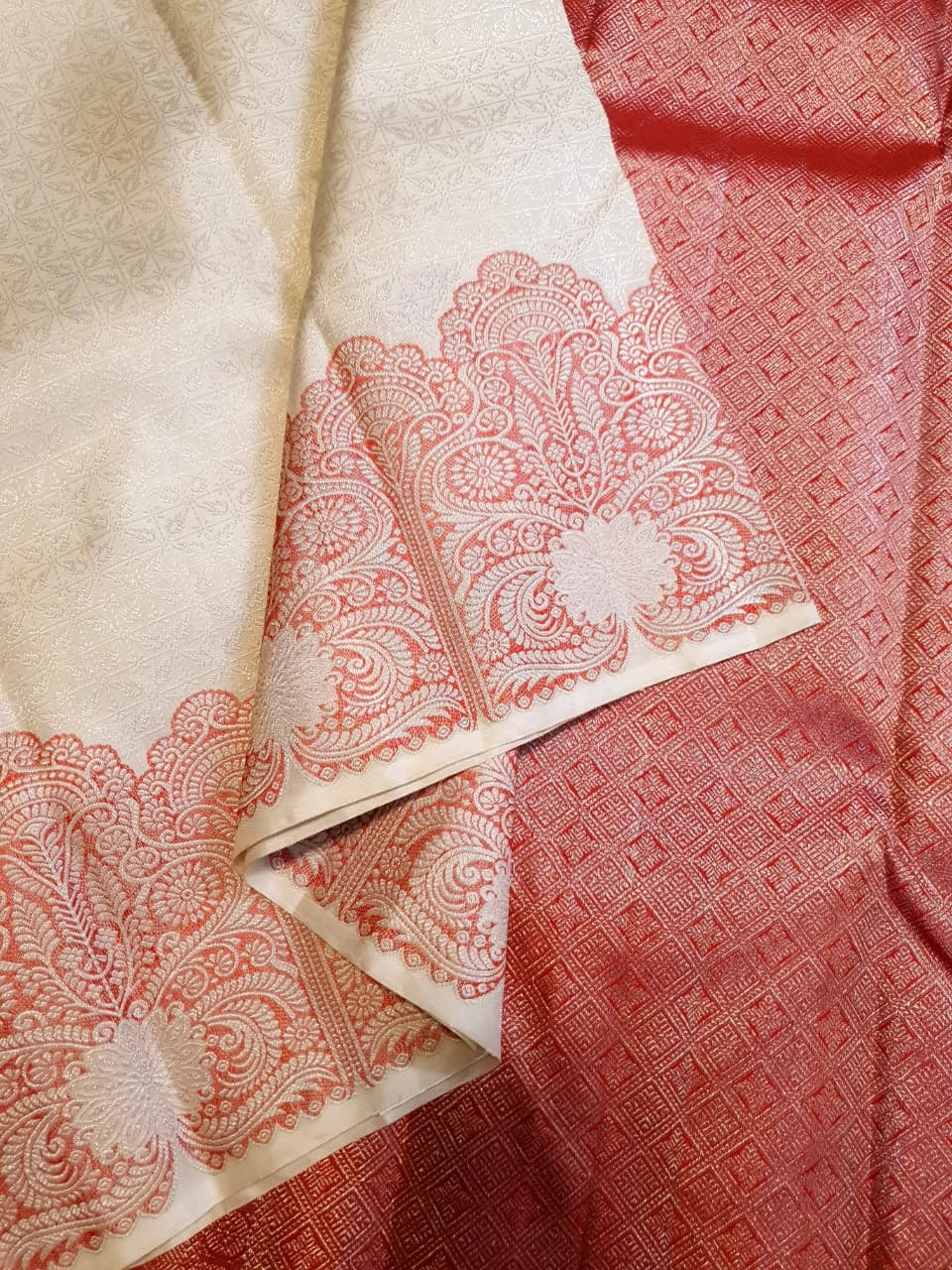 2G Pure Kanjivaram Silk Saree in Ivory White with Peach Floral Paisley Zari Border | Silkmark Certified