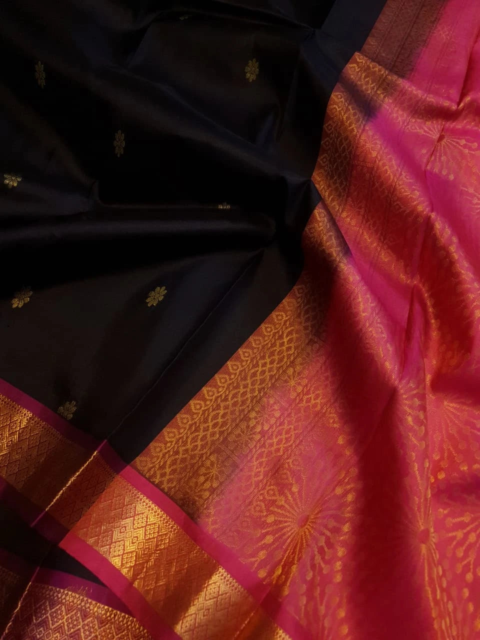 Lightweight Kanjivaram Silk Saree with Rich Pallu & Blouse | Perfect for Gifting | Traditional Silk Saree - Black