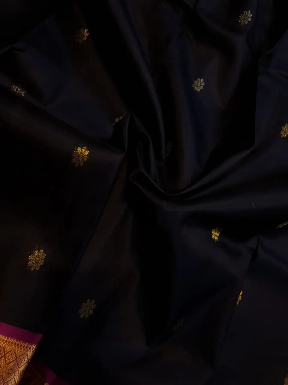 Lightweight Kanjivaram Silk Saree with Rich Pallu & Blouse | Perfect for Gifting | Traditional Silk Saree - Black