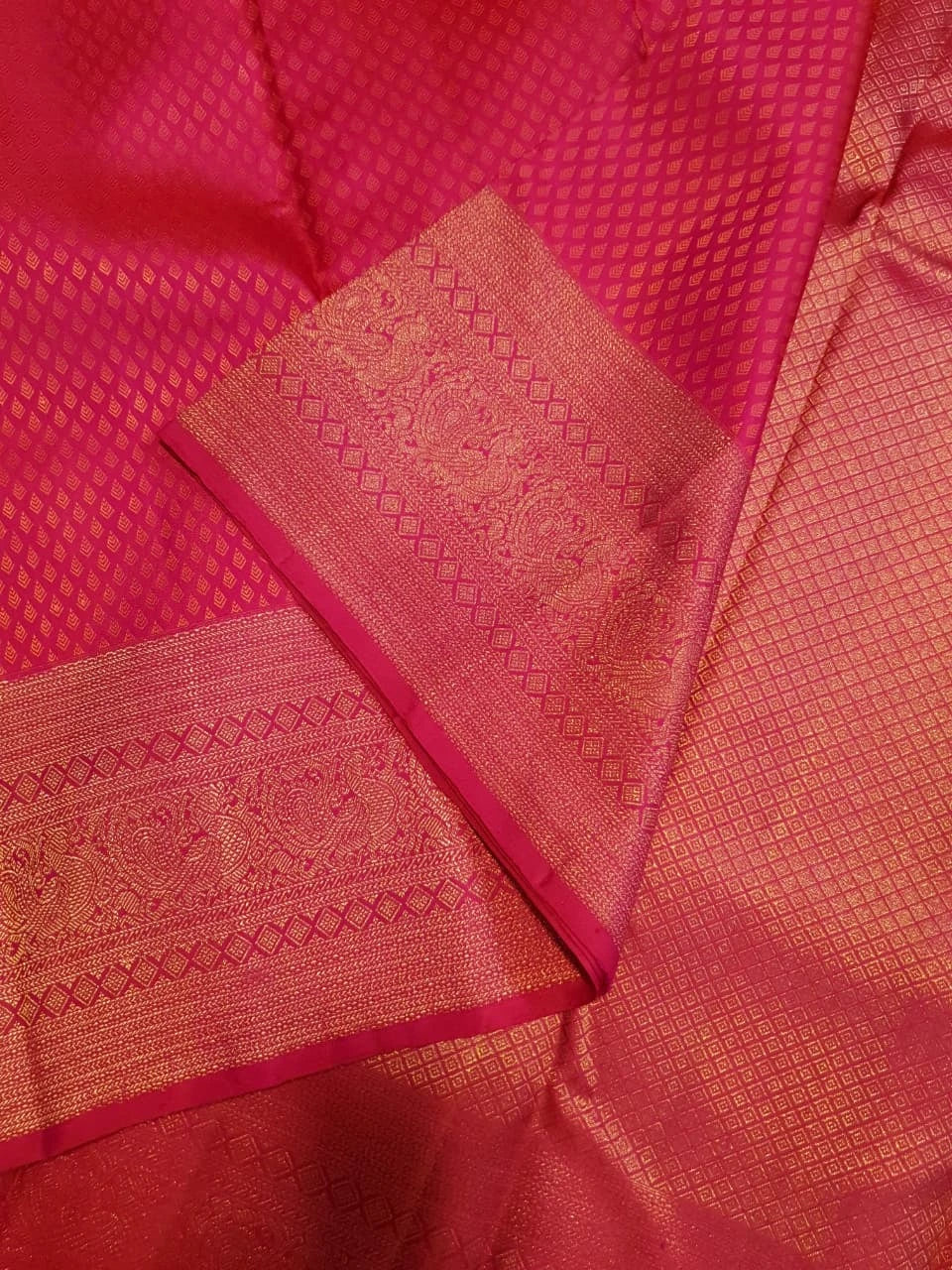 2G Pure Kanjivaram Silk Saree in Rich Rani Pink with Fine Gold Zari Buttas & Traditional Zari Border | Silkmark Certified