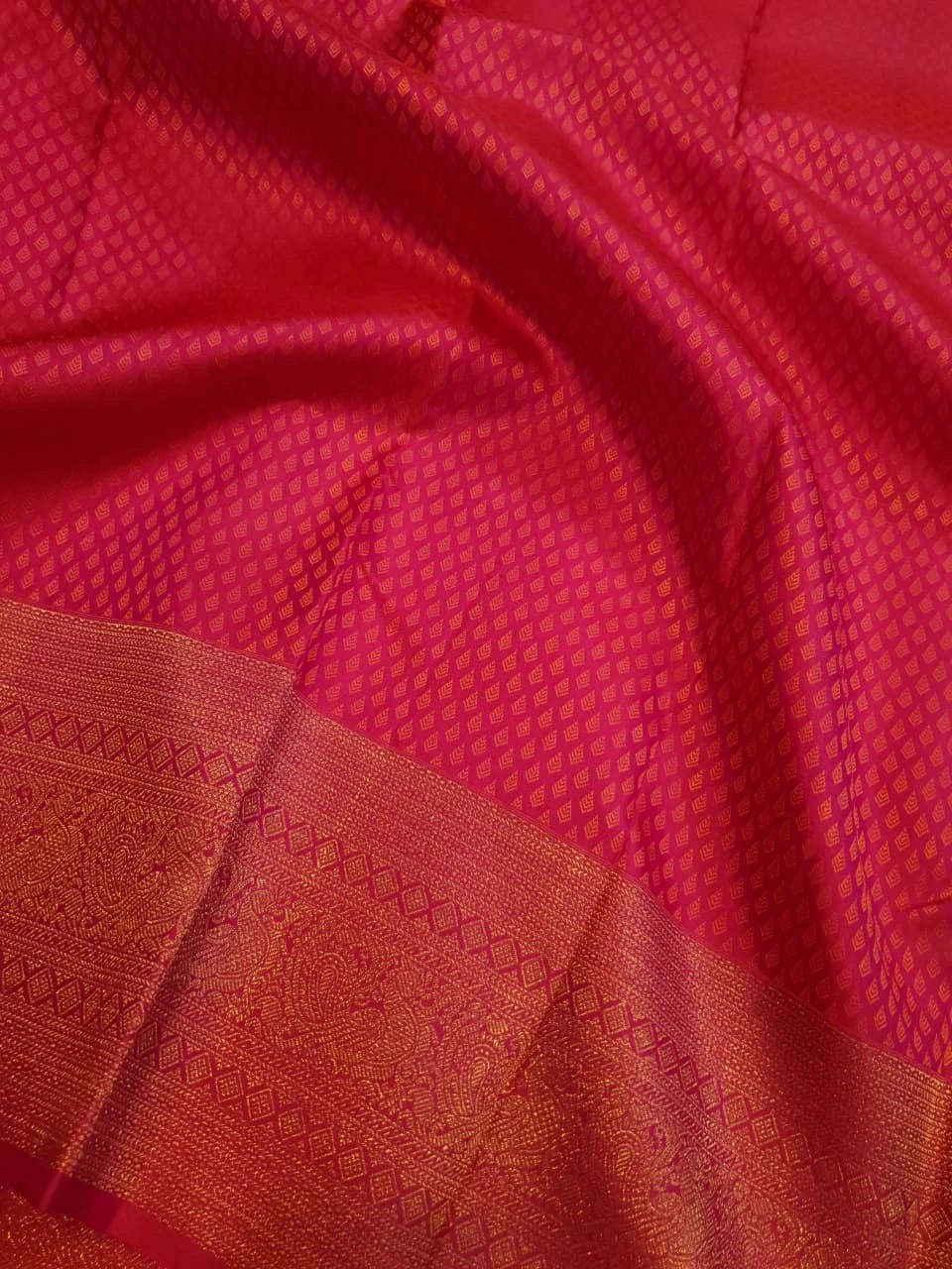 2G Pure Kanjivaram Silk Saree in Rich Rani Pink with Fine Gold Zari Buttas & Traditional Zari Border | Silkmark Certified