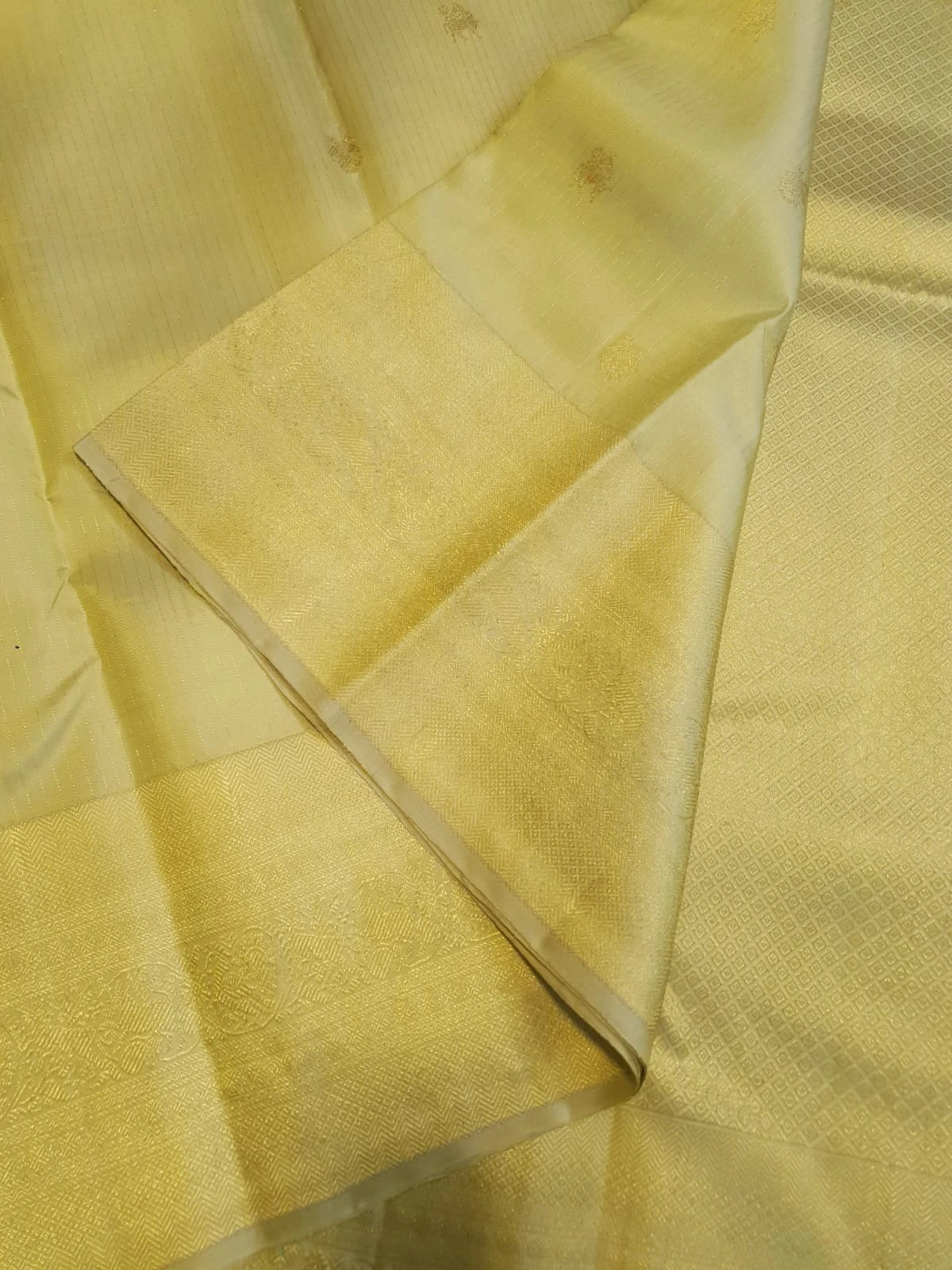 2G Pure Kanjivaram Silk Saree in Pastel Yellow with Rich Gold Zari Buttas & Traditional Zari Border | Silkmark Certified