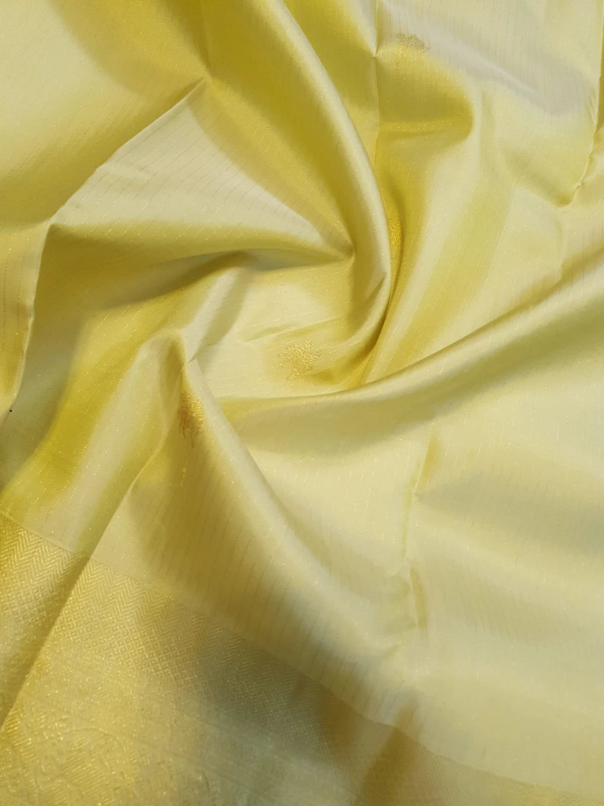 2G Pure Kanjivaram Silk Saree in Pastel Yellow with Rich Gold Zari Buttas & Traditional Zari Border | Silkmark Certified