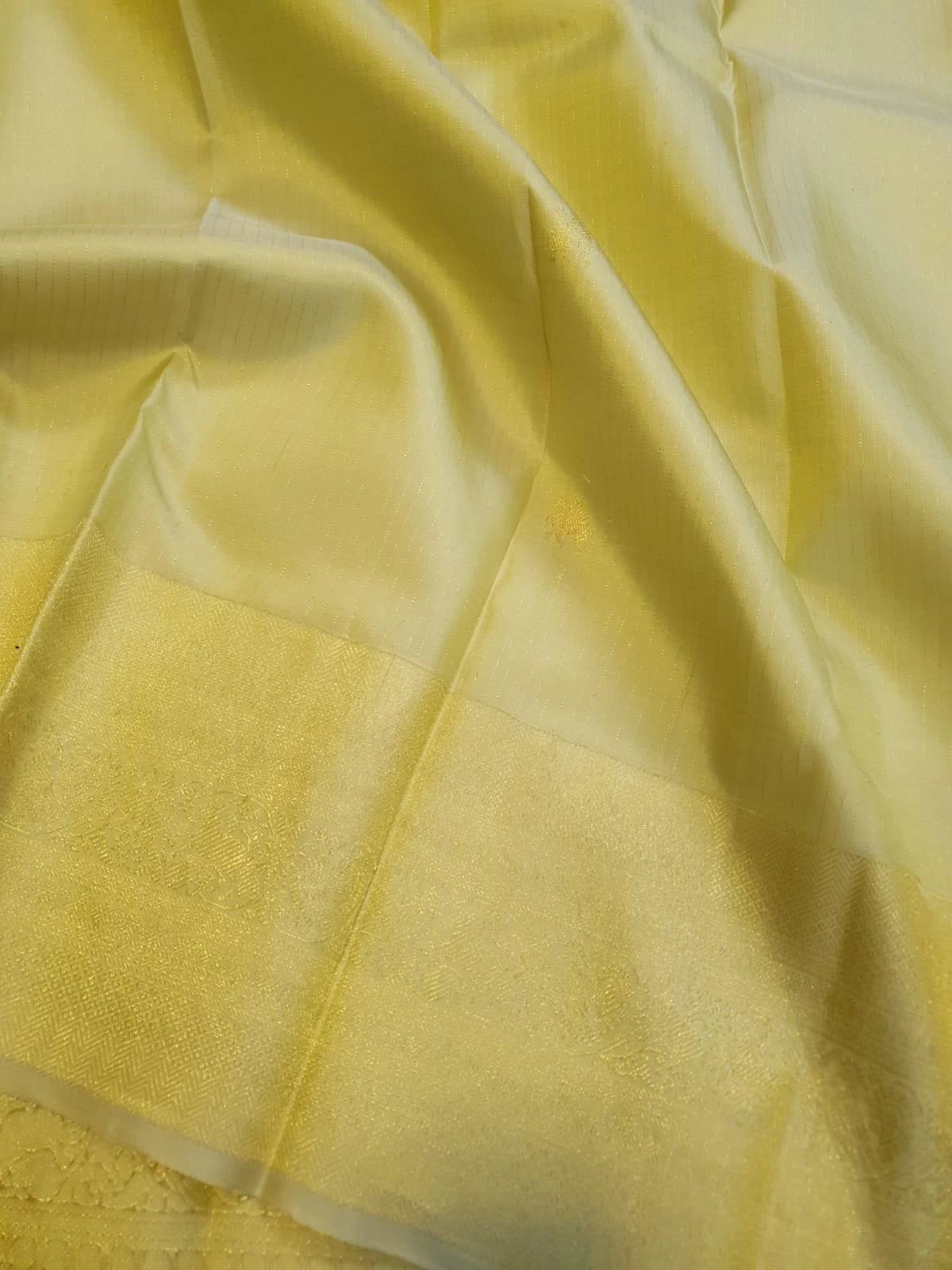2G Pure Kanjivaram Silk Saree in Pastel Yellow with Rich Gold Zari Buttas & Traditional Zari Border | Silkmark Certified