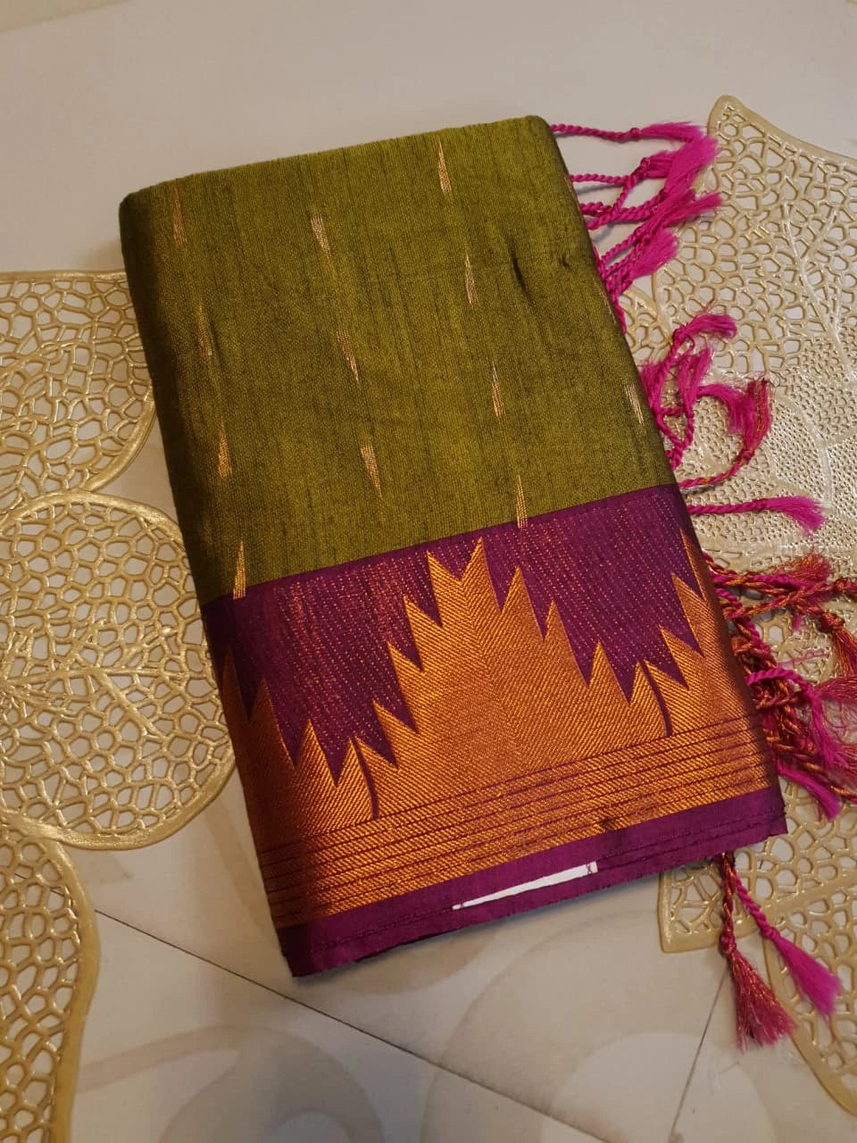 Slubby Soft Semi Silk Saree - Green