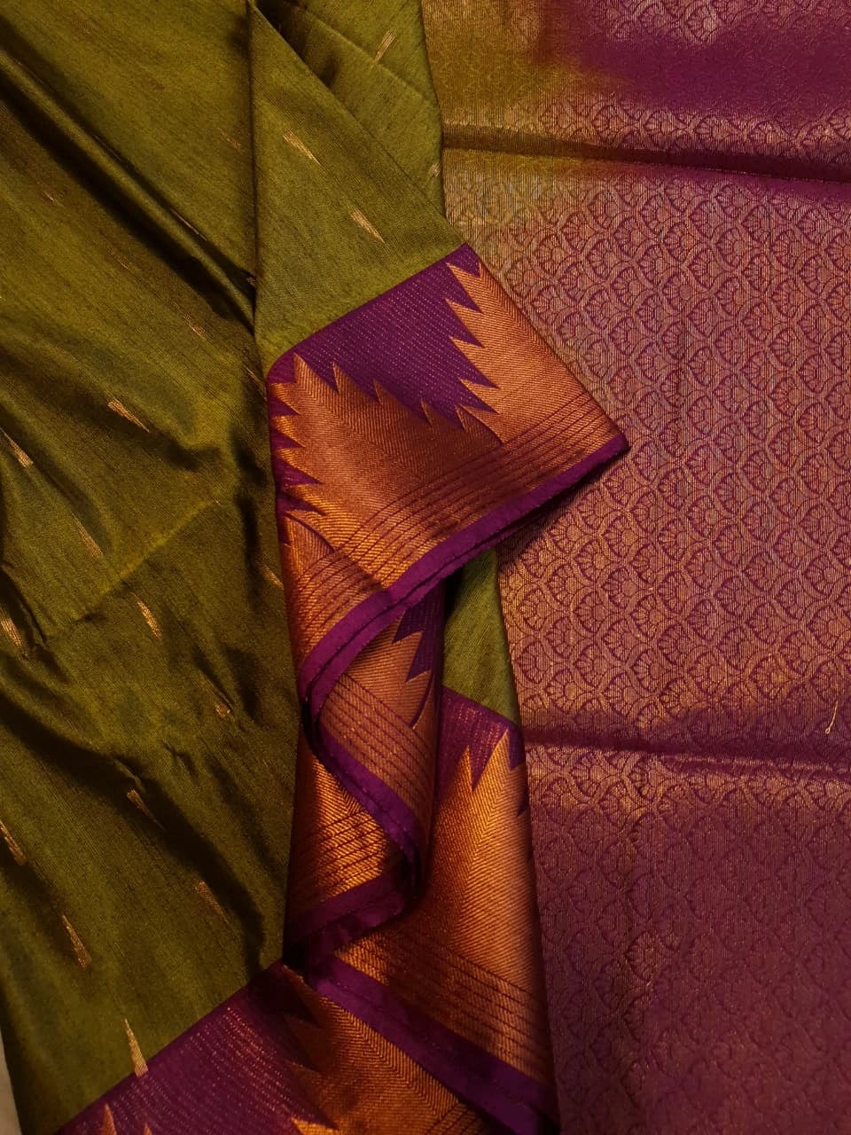 Slubby Soft Semi Silk Saree - Green