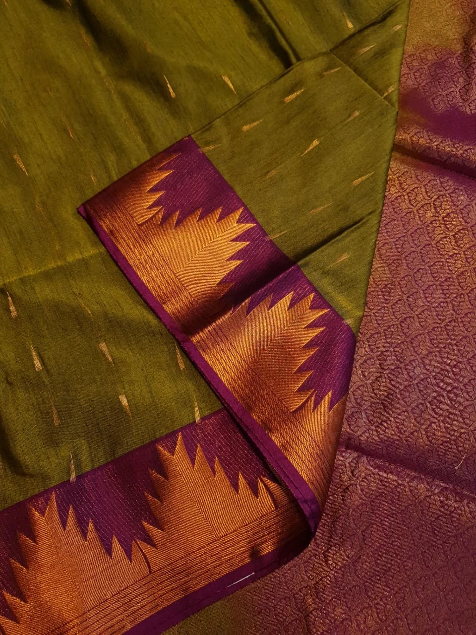 Slubby Soft Semi Silk Saree - Green